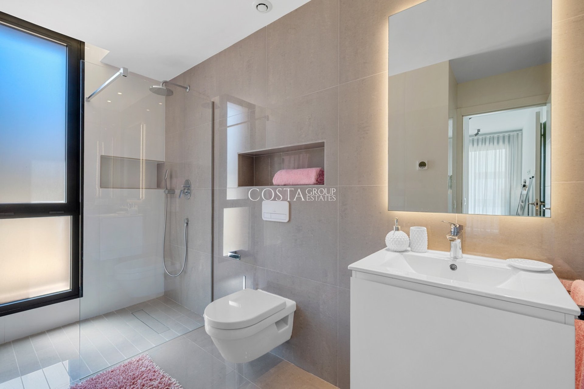 Resale - Villa -
Guardamar del Segura - Guardamar del Segura Centro