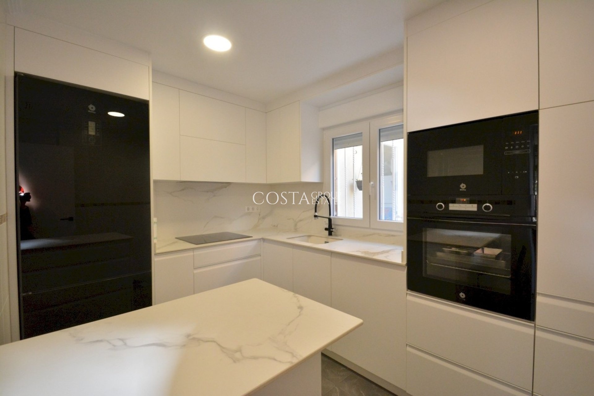 Resale - Villa -
Guardamar del Segura - Guardamar del Segura Centro