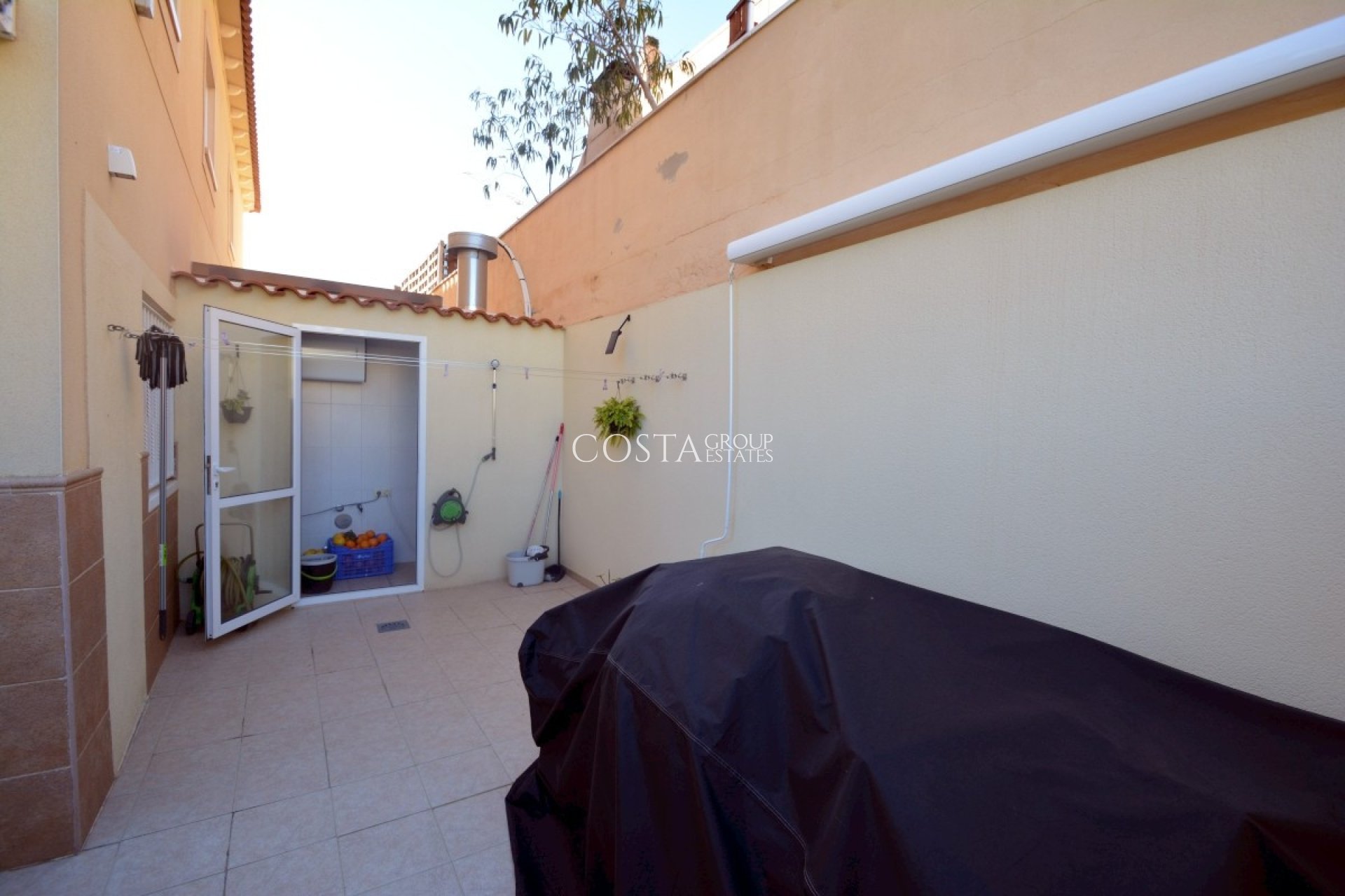 Resale - Villa -
Guardamar del Segura - Guardamar del Segura Centro