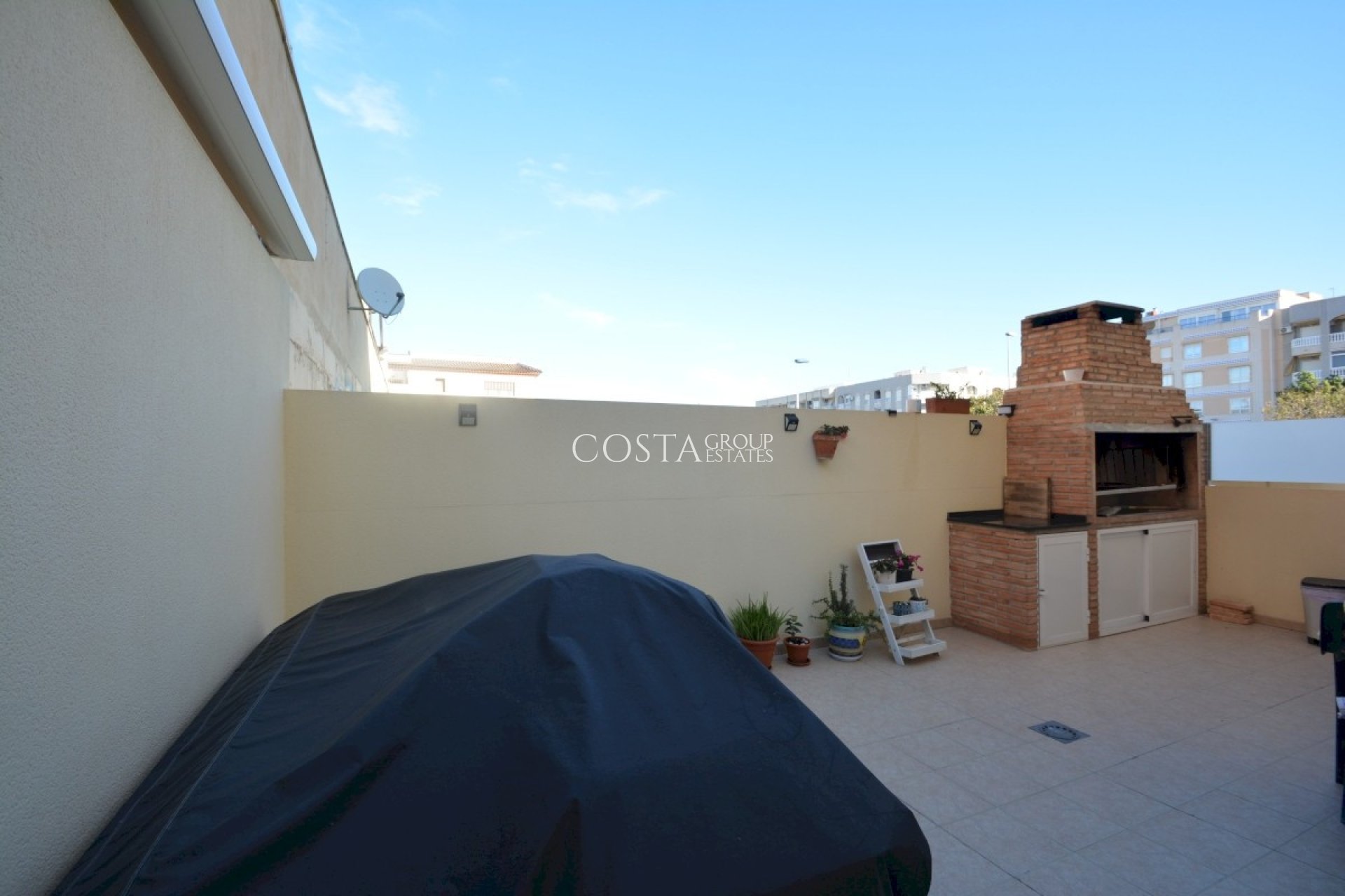 Resale - Villa -
Guardamar del Segura - Guardamar del Segura Centro