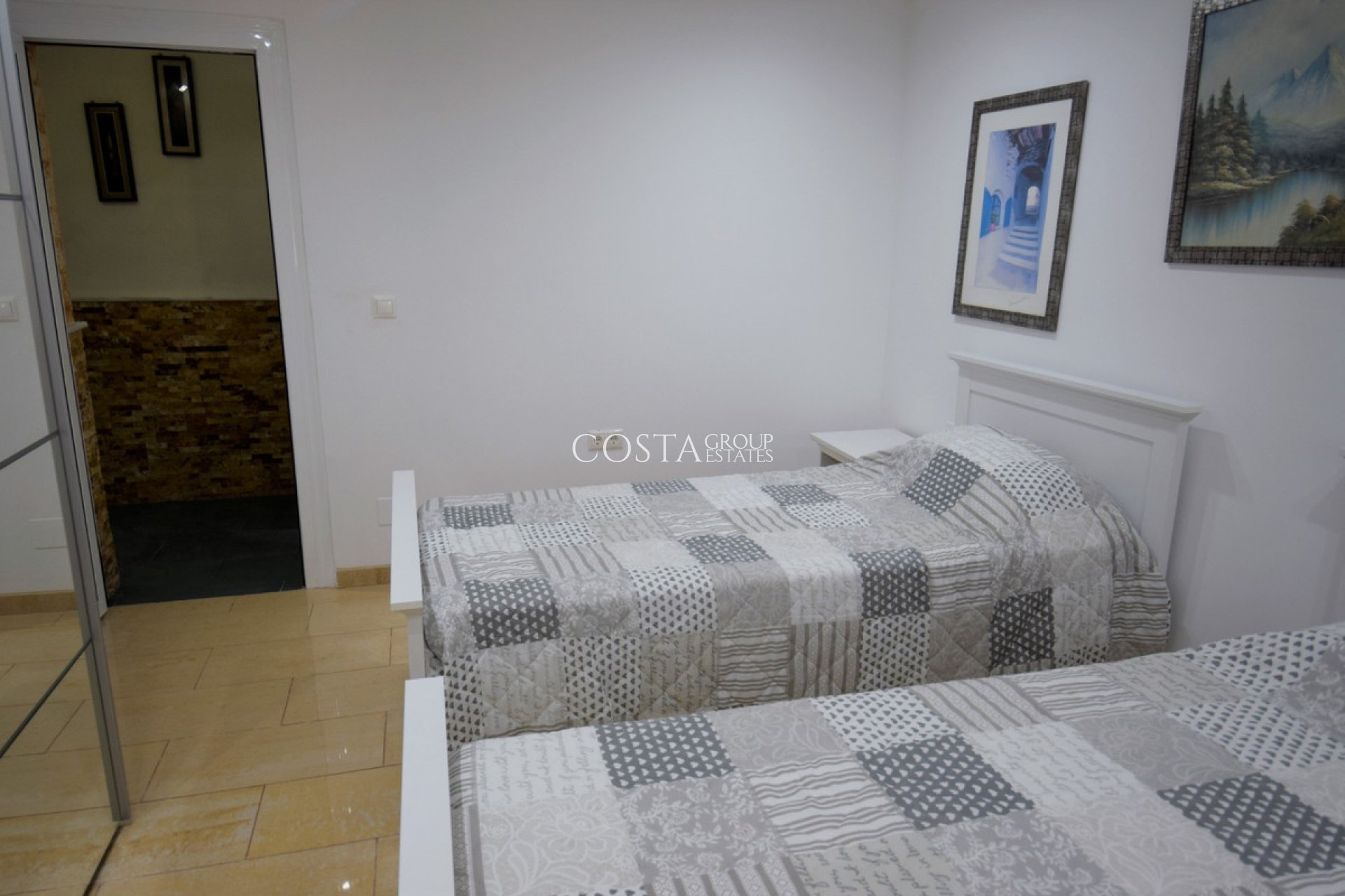 Resale - Villa -
Guardamar del Segura - Guardamar del Segura Centro