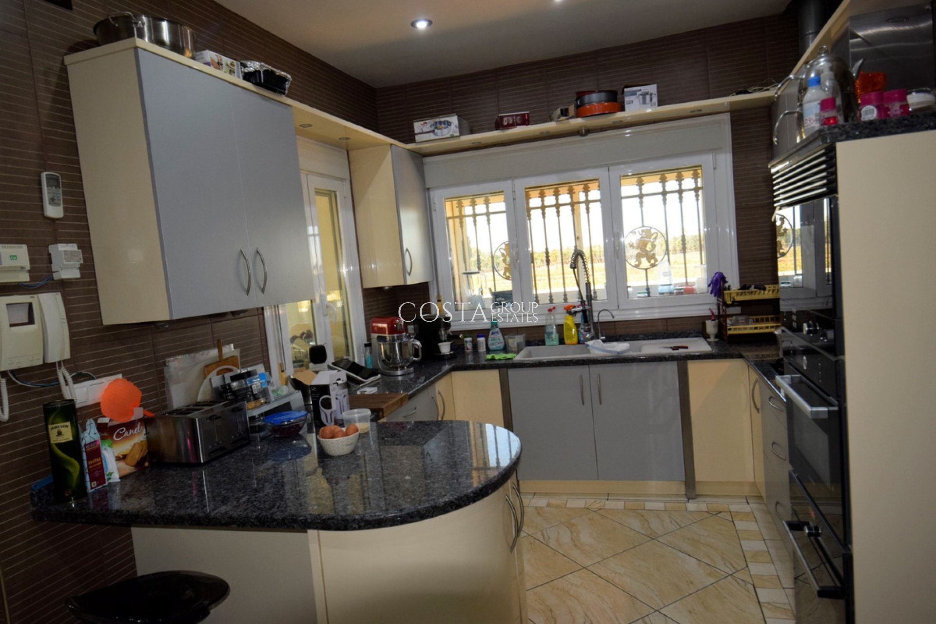 Resale - Villa -
Guardamar del Segura - Guardamar del Segura Centro