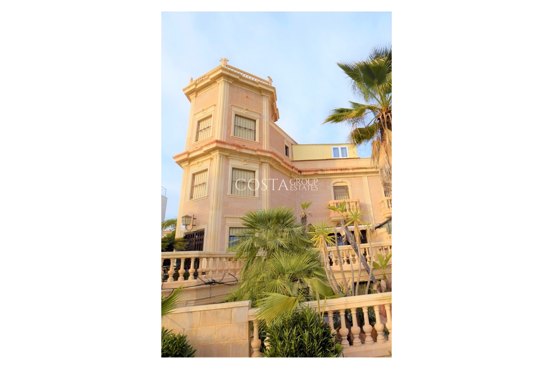 Resale - Villa -
Guardamar del Segura - Guardamar del Segura Centro