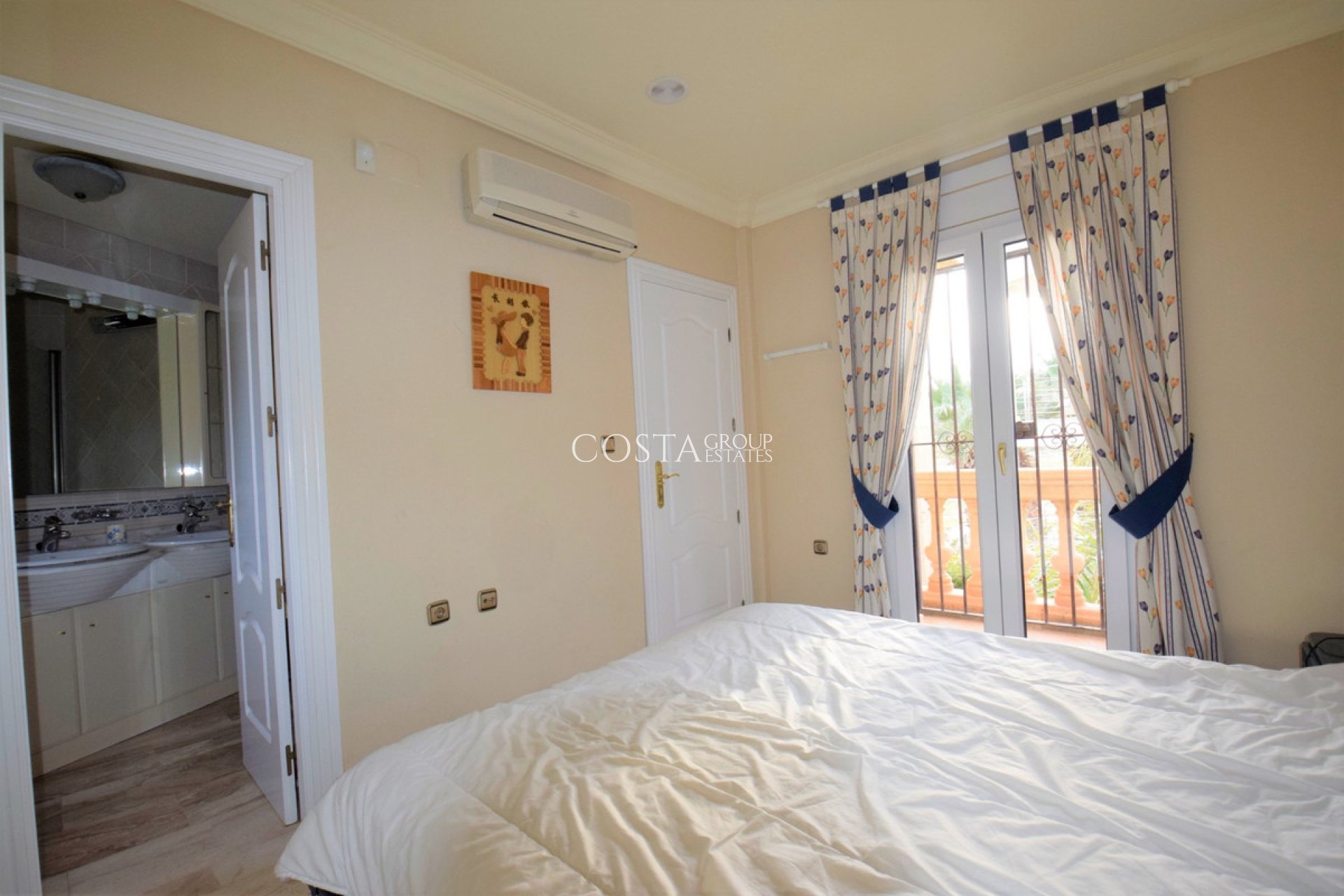 Resale - Villa -
Guardamar del Segura - Guardamar del Segura Centro