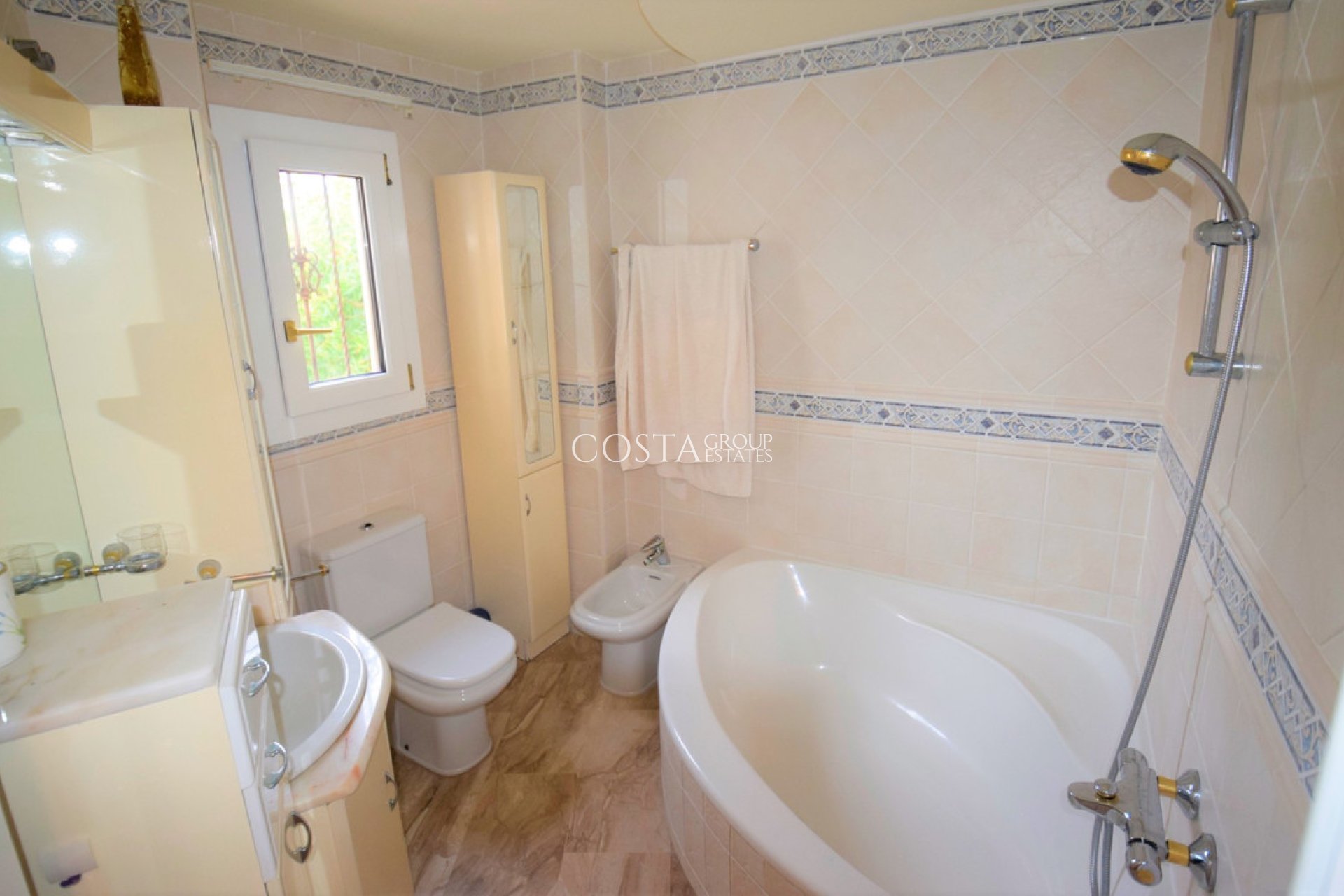 Resale - Villa -
Guardamar del Segura - Guardamar del Segura Centro