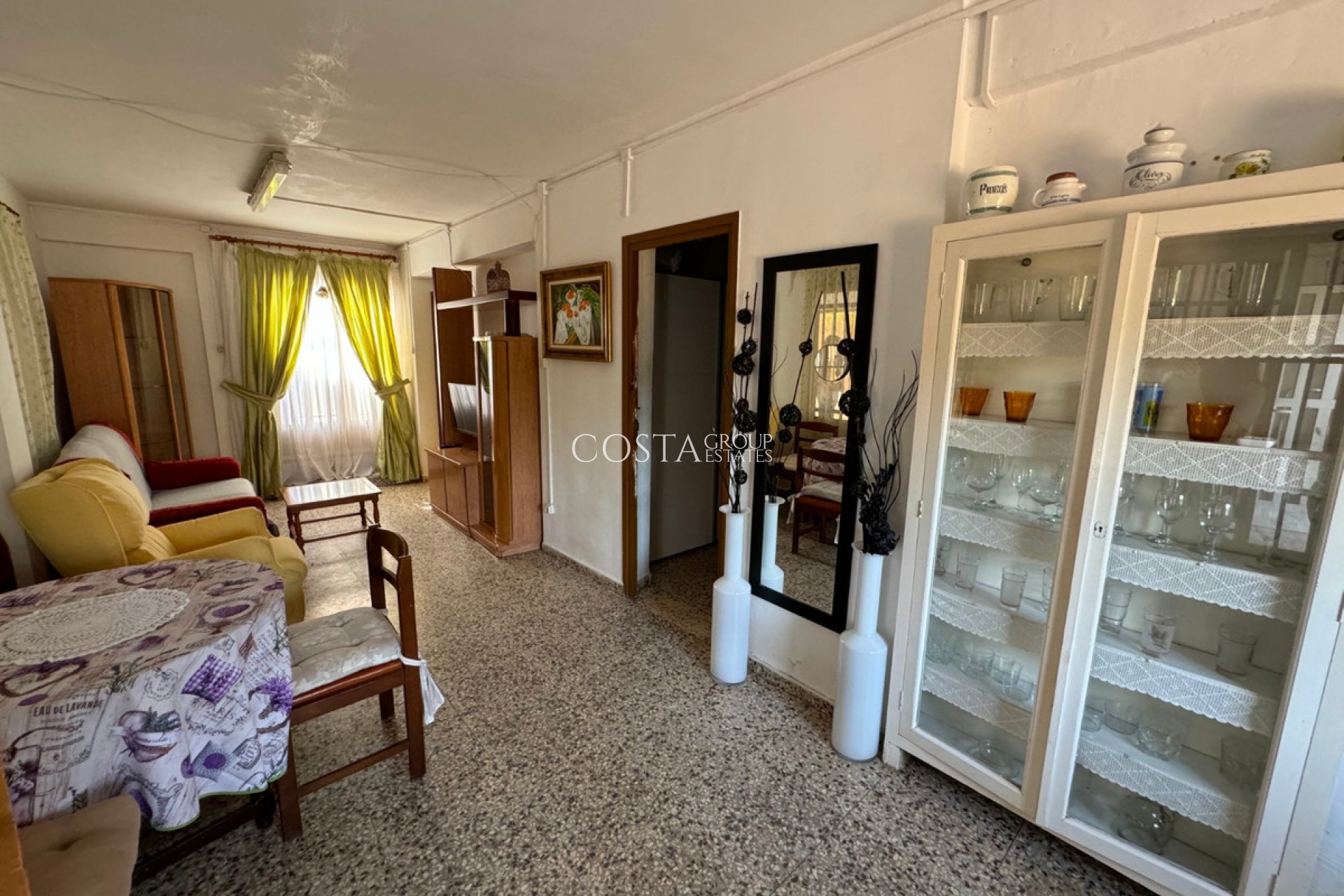 Resale - Villa -
Guardamar del Segura - Guardamar del Segura Centro