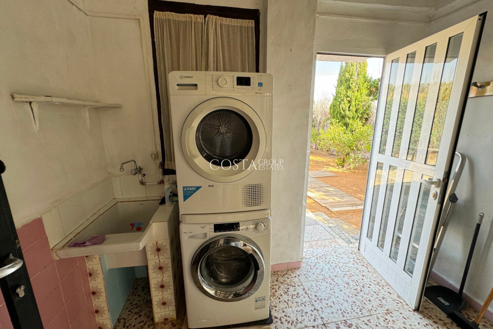Resale - Villa -
Guardamar del Segura - Guardamar del Segura Centro