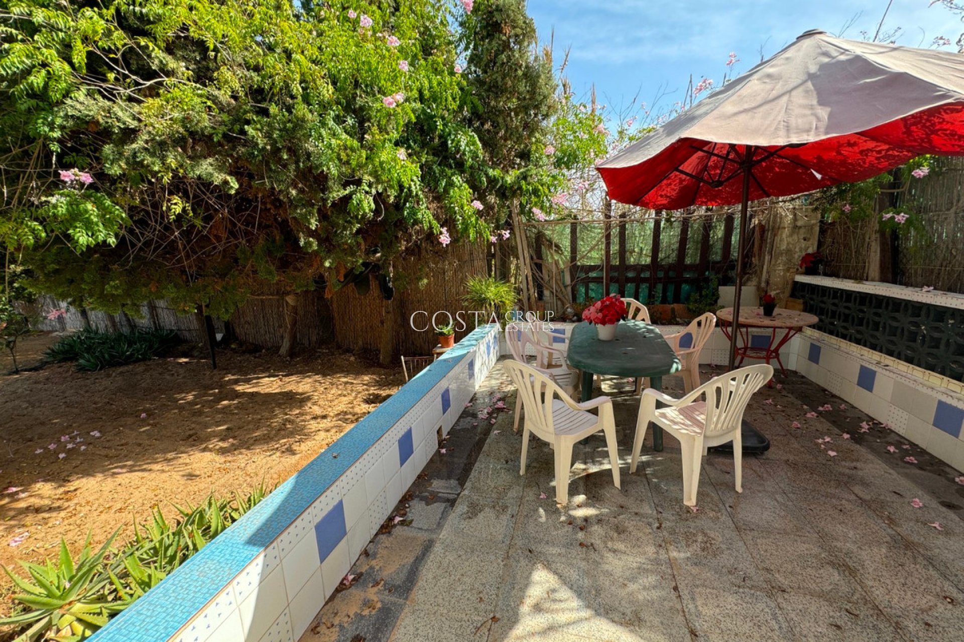 Resale - Villa -
Guardamar del Segura - Guardamar del Segura Centro