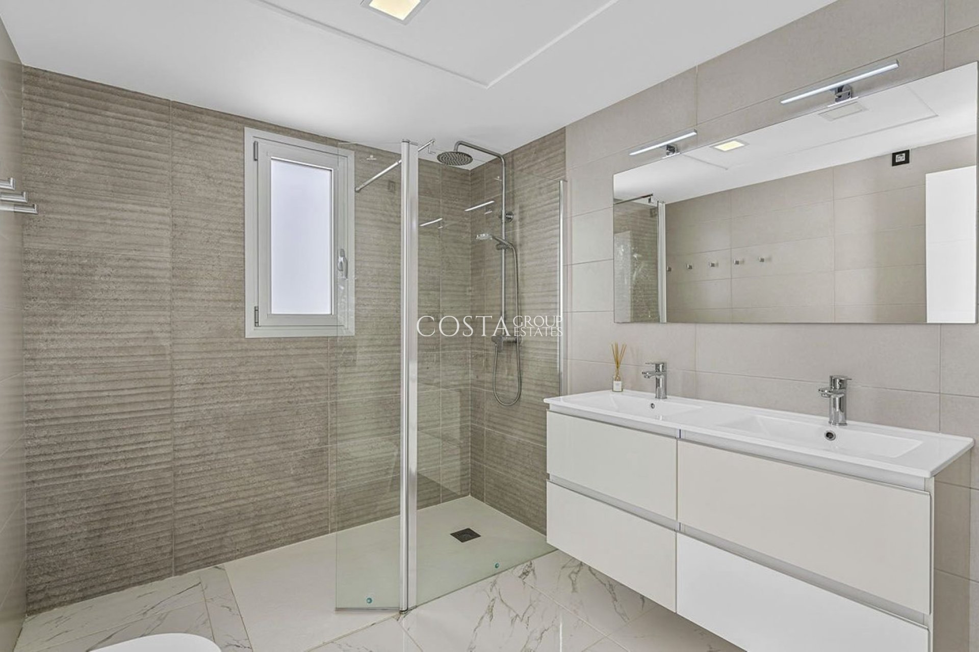 Resale - Villa -
Guardamar del Segura - Guardamar del Segura Centro