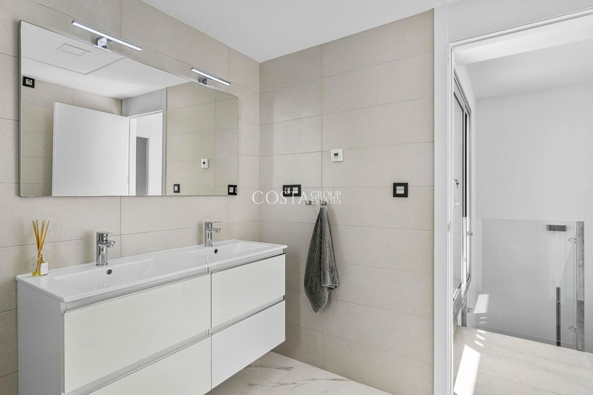 Resale - Villa -
Guardamar del Segura - Guardamar del Segura Centro