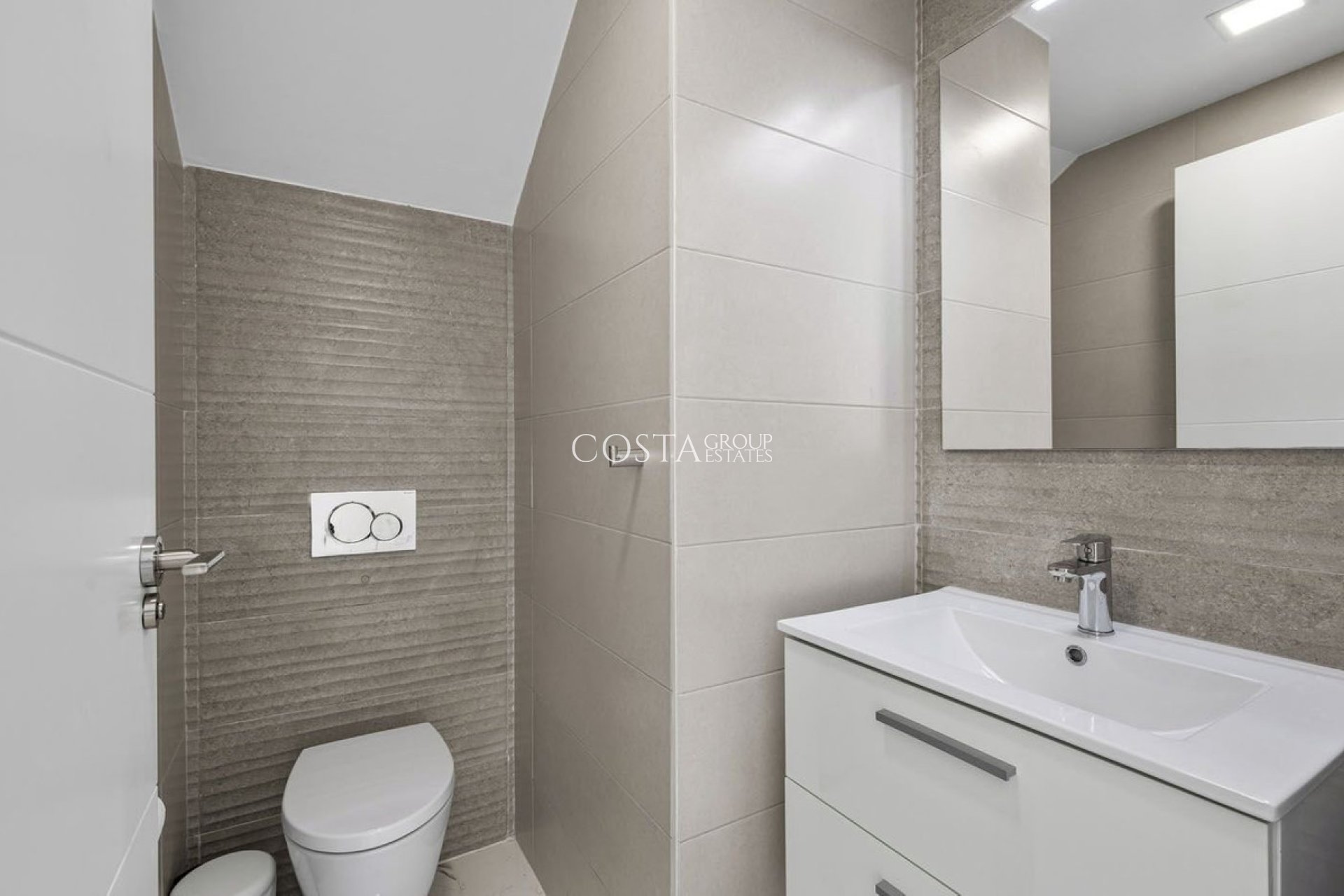 Resale - Villa -
Guardamar del Segura - Guardamar del Segura Centro