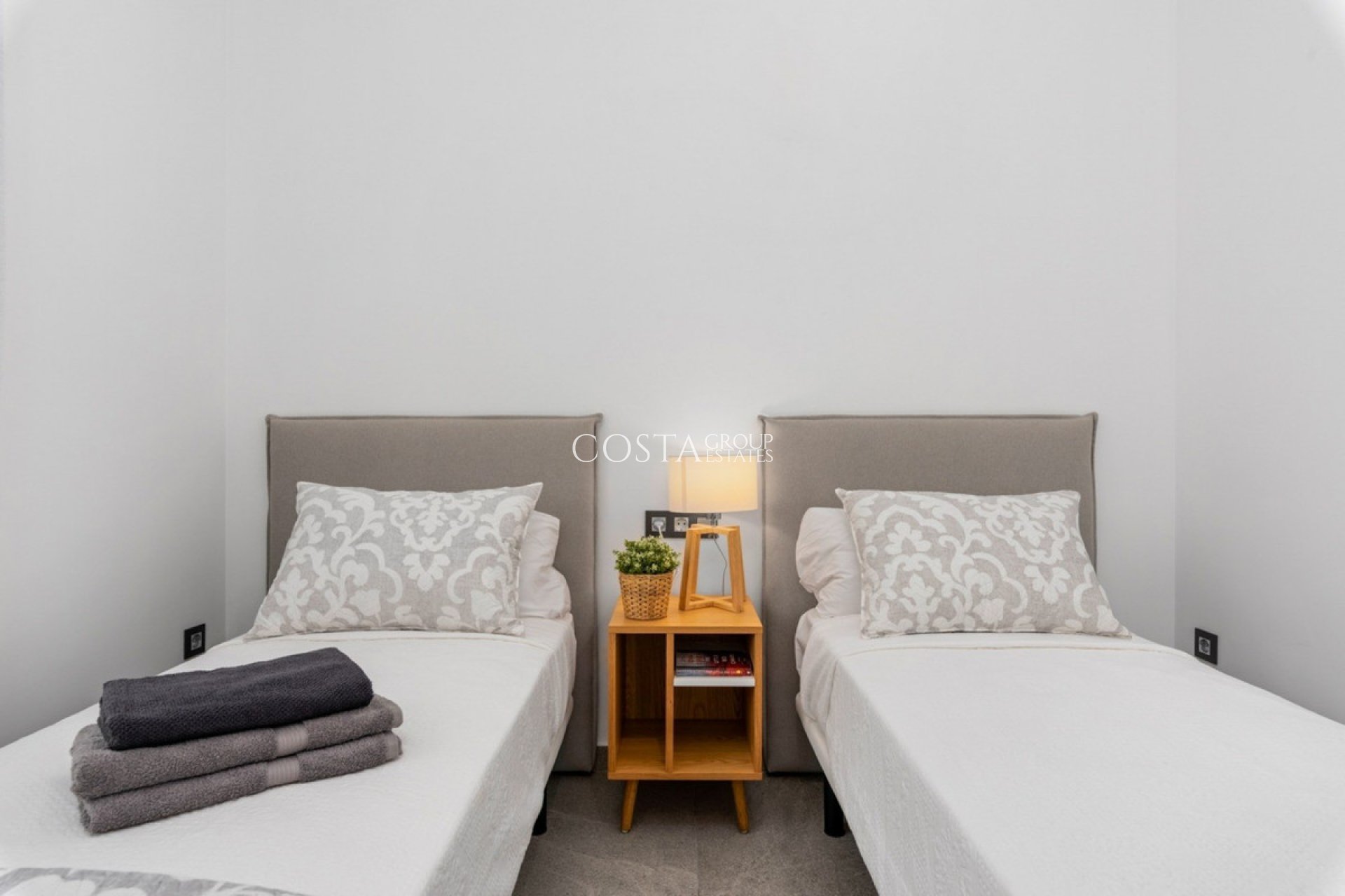 Resale - Villa -
Guardamar del Segura - Guardamar del Segura Centro