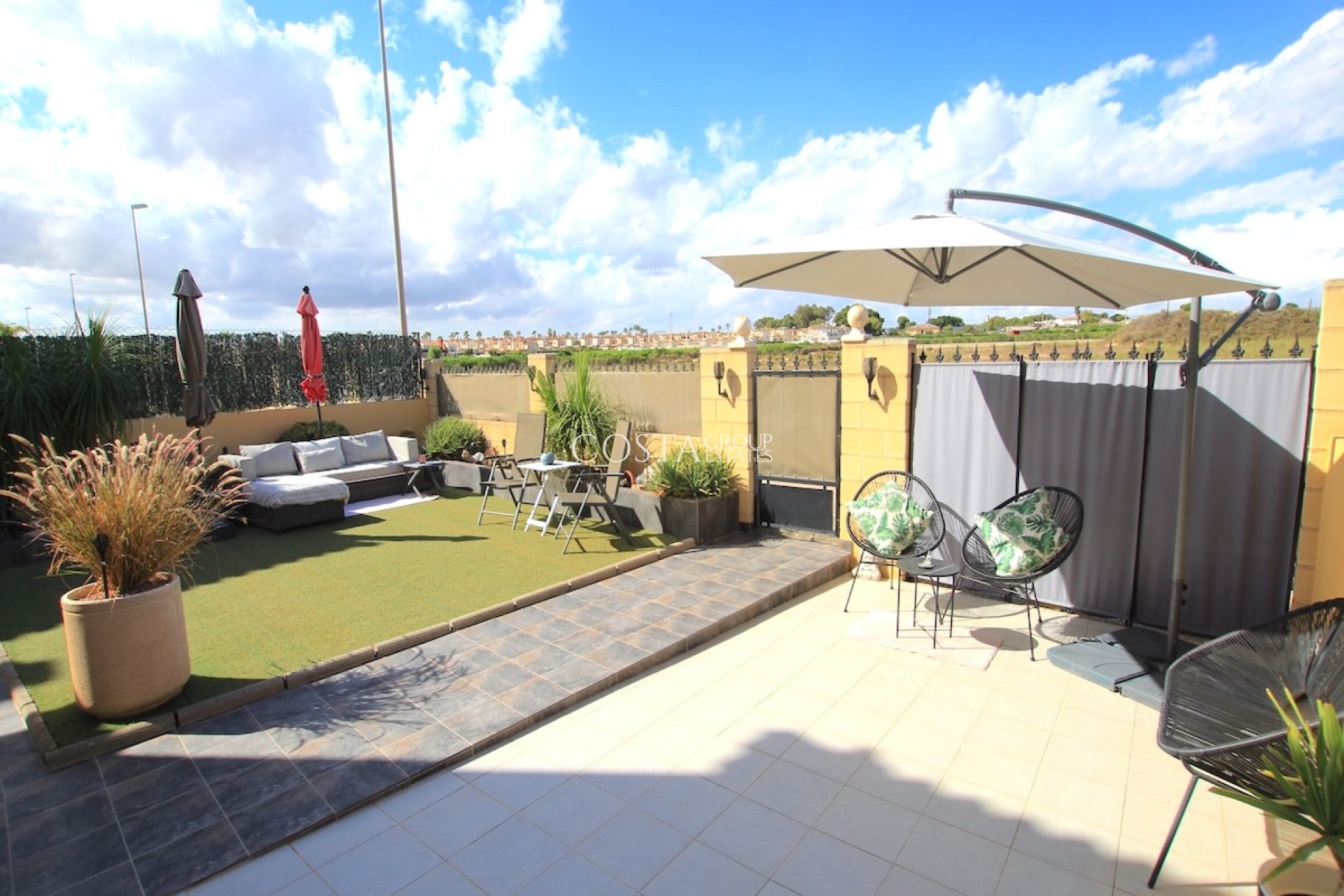 Resale - Villa -
Guardamar del Segura - Guardamar del Segura Centro