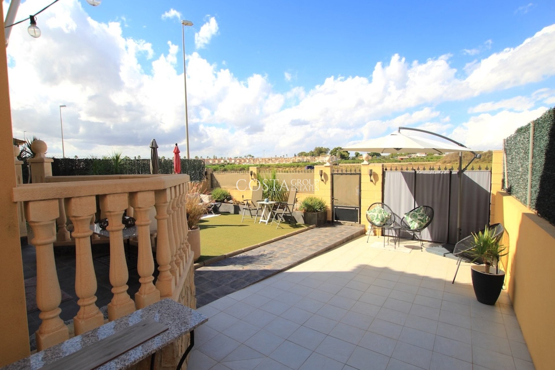 Resale - Villa -
Guardamar del Segura - Guardamar del Segura Centro