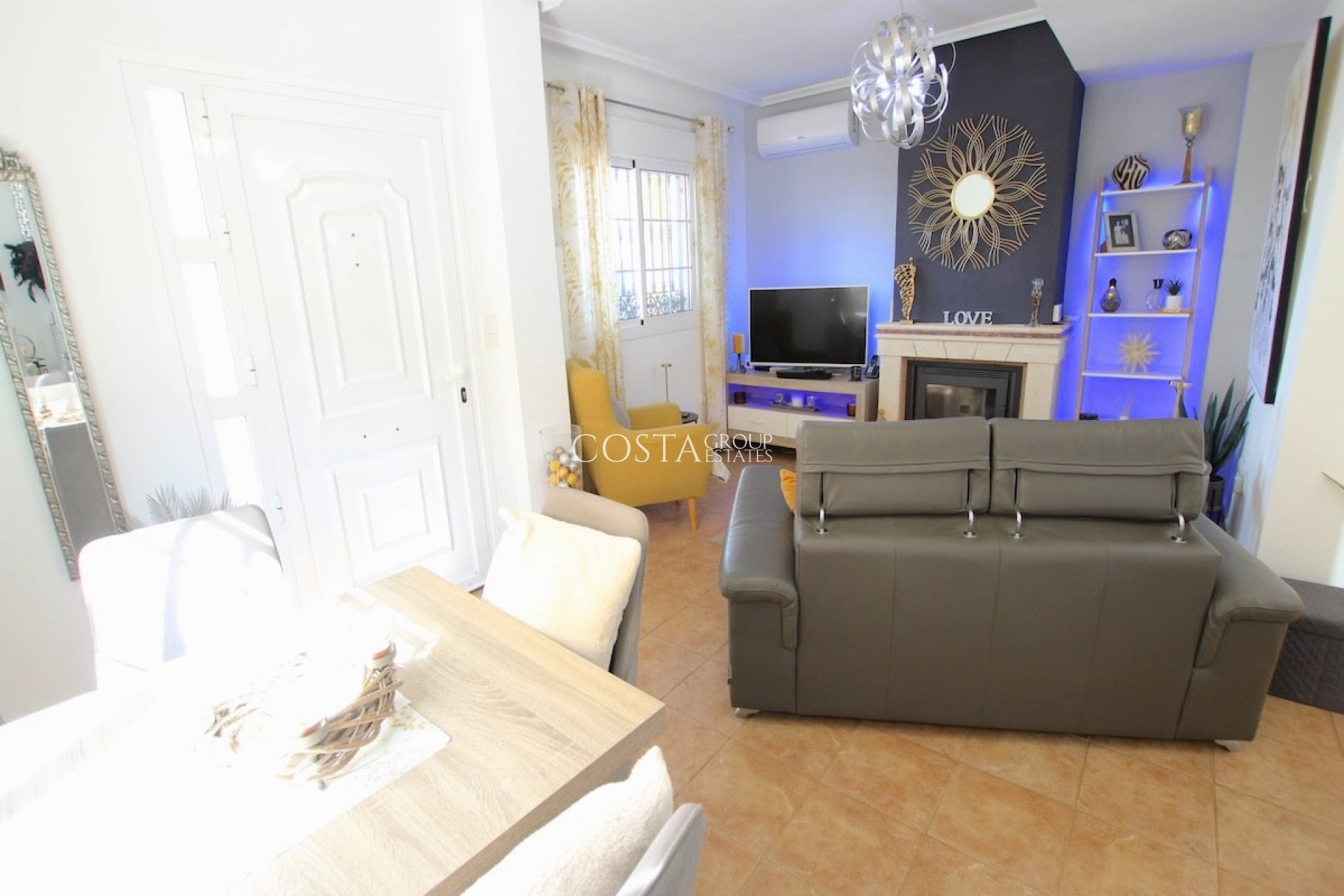 Resale - Villa -
Guardamar del Segura - Guardamar del Segura Centro