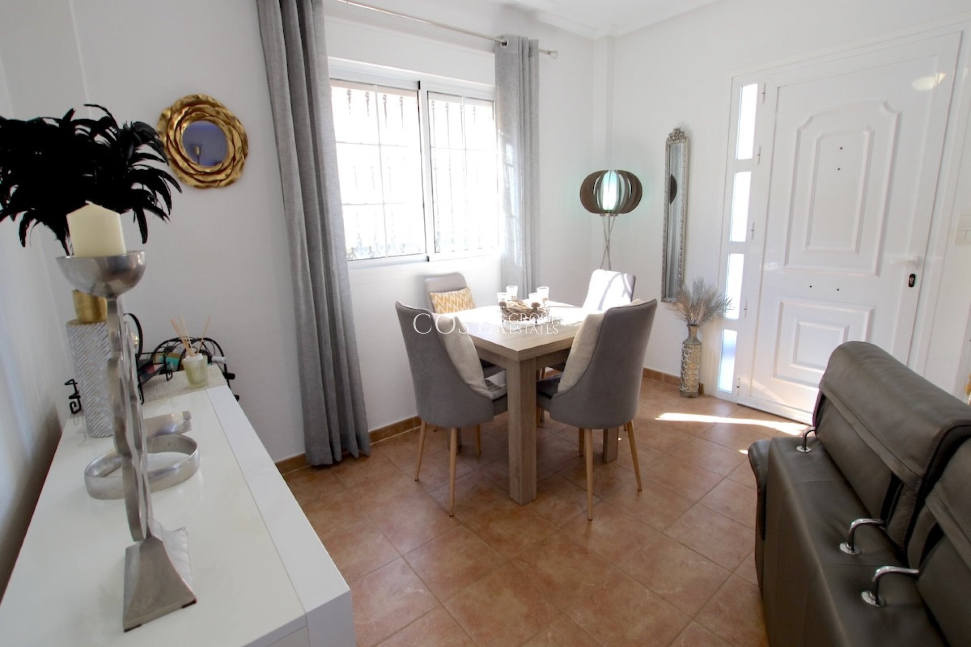 Resale - Villa -
Guardamar del Segura - Guardamar del Segura Centro