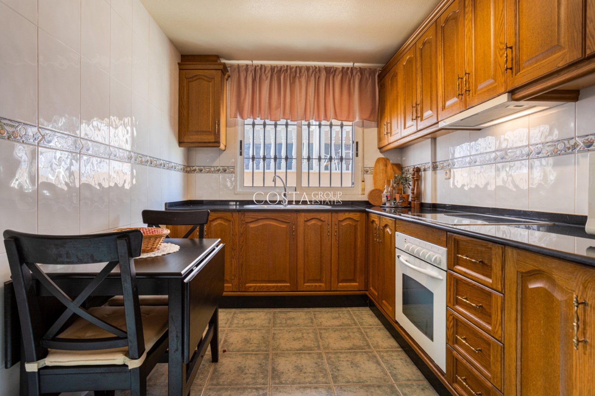 Resale - Villa -
Guardamar del Segura - Guardamar del Segura Centro