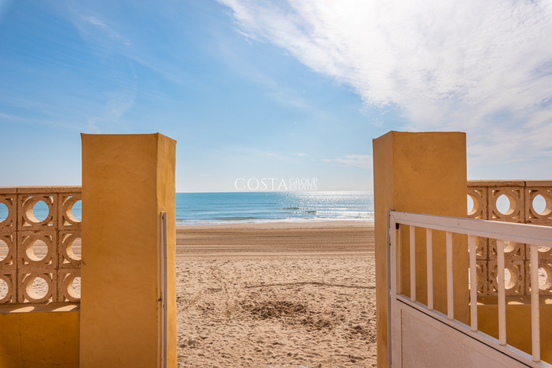 Resale - Villa -
Guardamar del Segura - Guardamar del Segura Centro