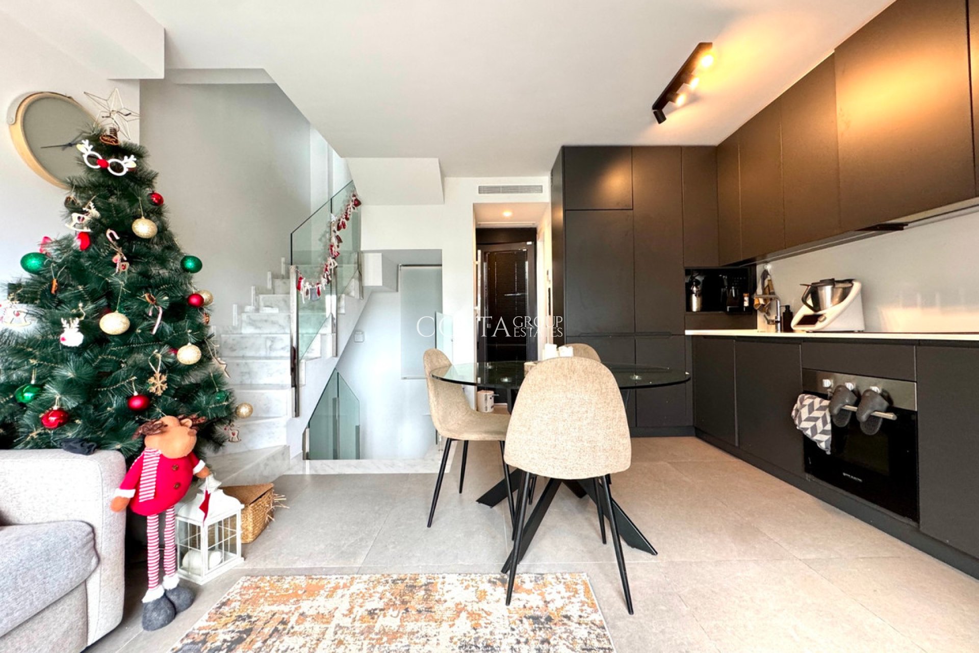 Resale - Villa -
Guardamar del Segura - Guardamar del Segura Centro