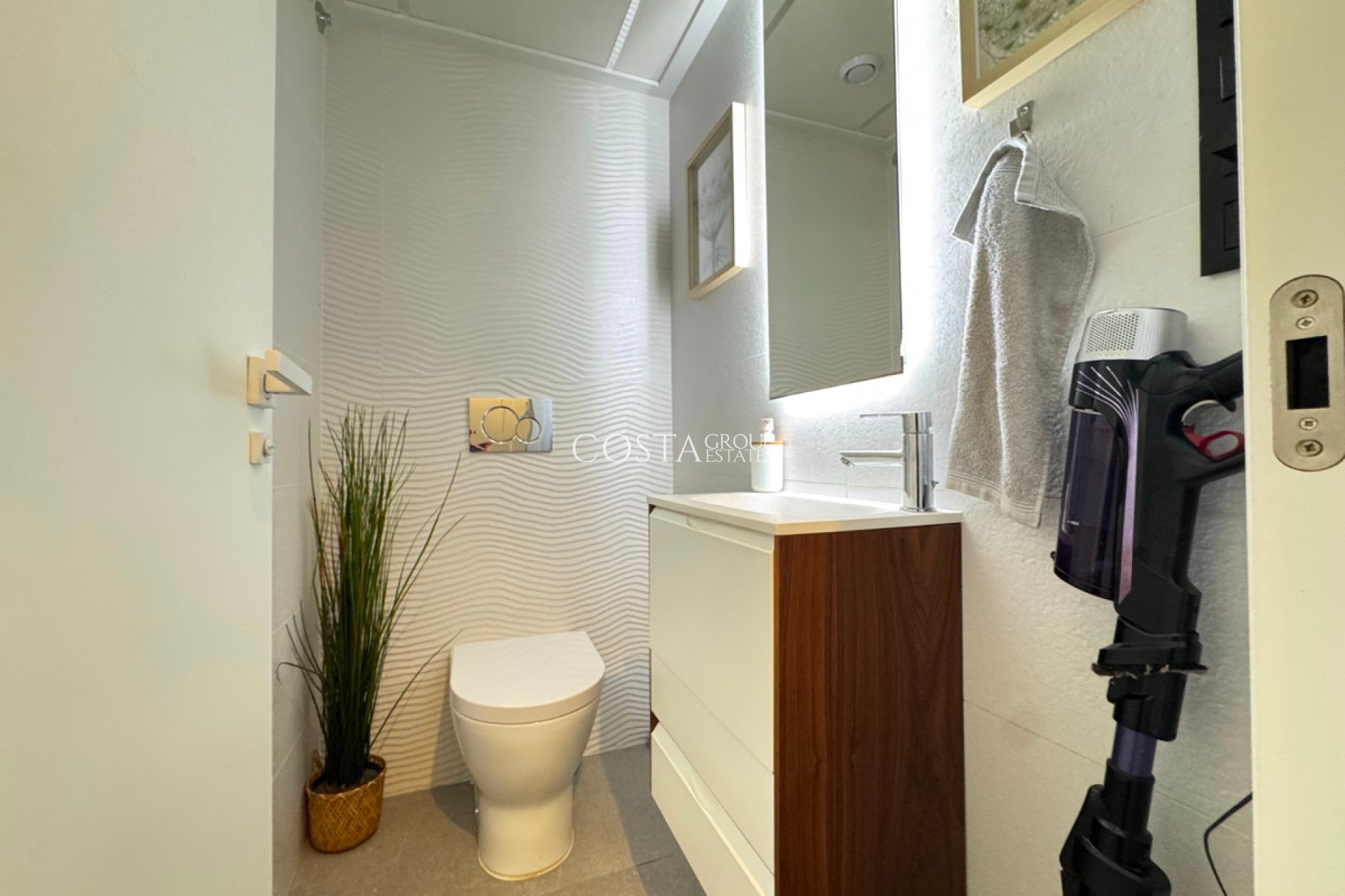 Resale - Villa -
Guardamar del Segura - Guardamar del Segura Centro