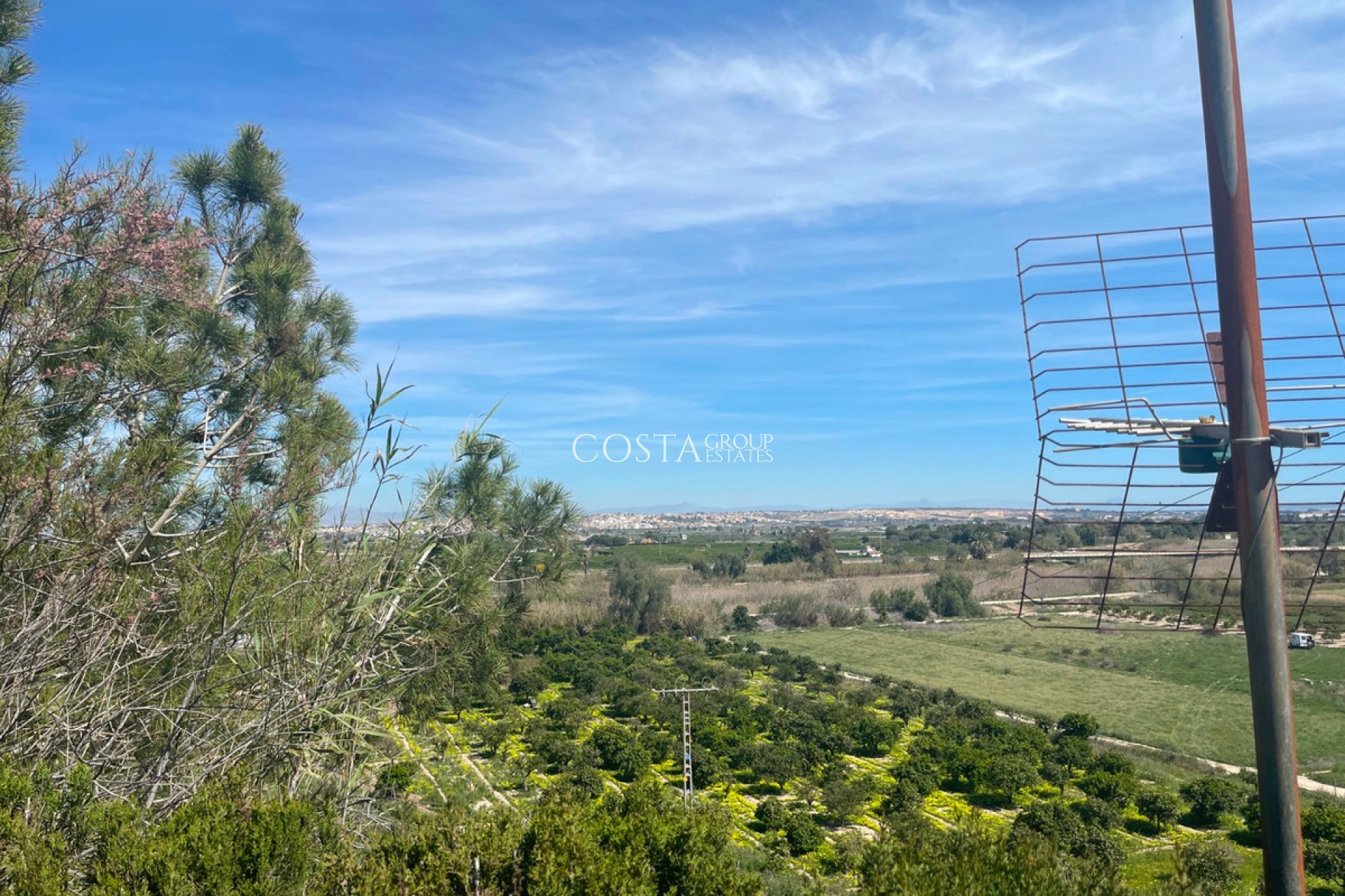 Resale - Villa -
Guardamar del Segura - Guardamar del Segura Centro