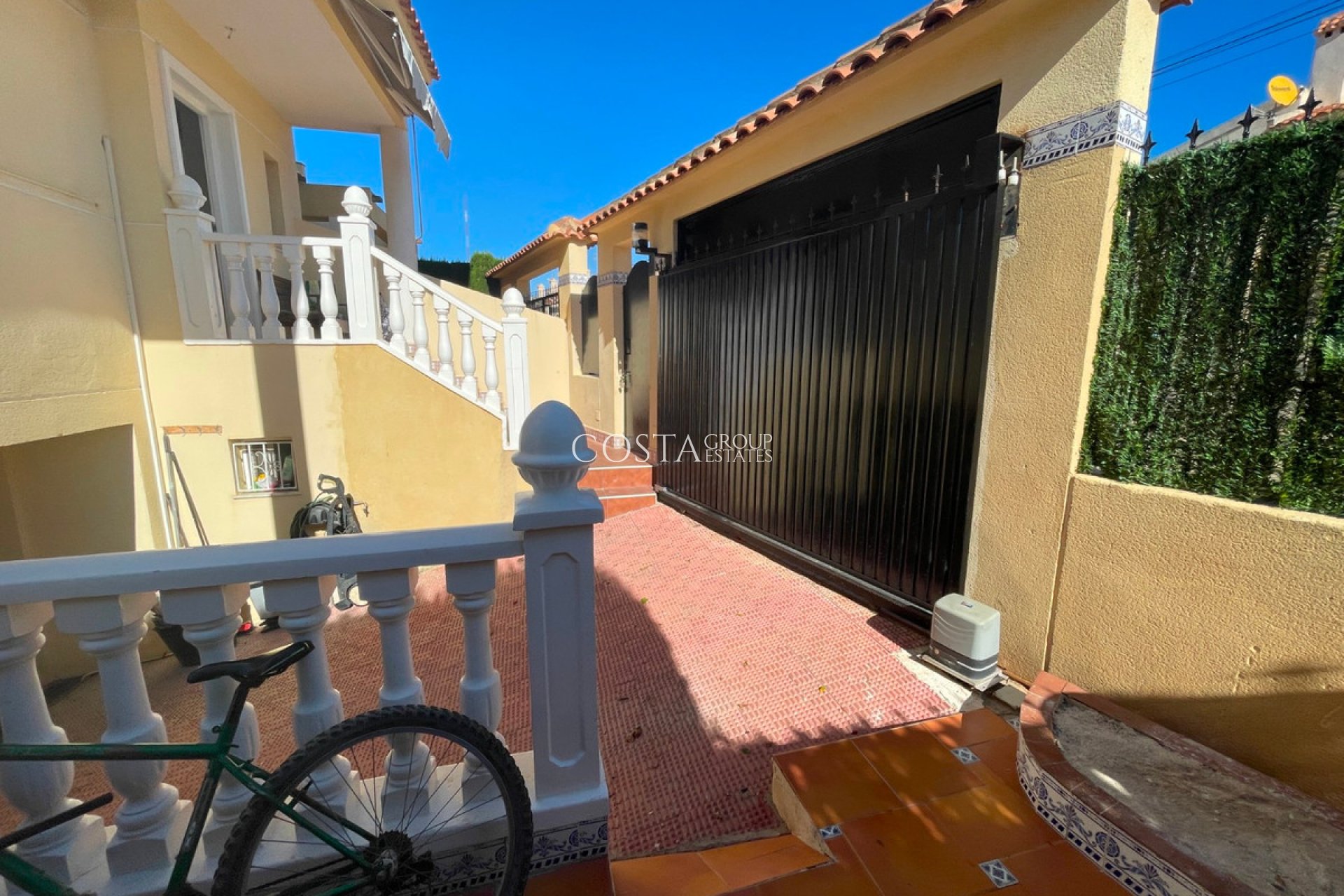 Resale - Villa -
Guardamar del Segura - Guardamar del Segura Centro