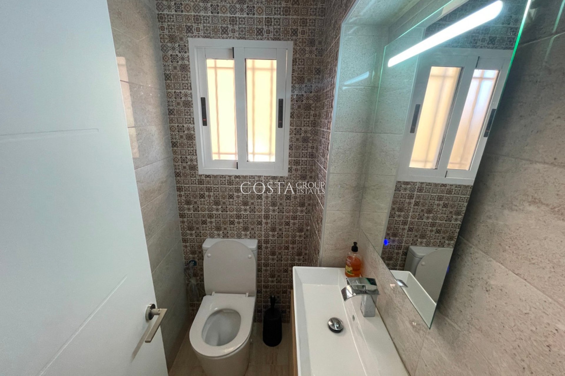 Resale - Villa -
Guardamar del Segura - Guardamar del Segura Centro