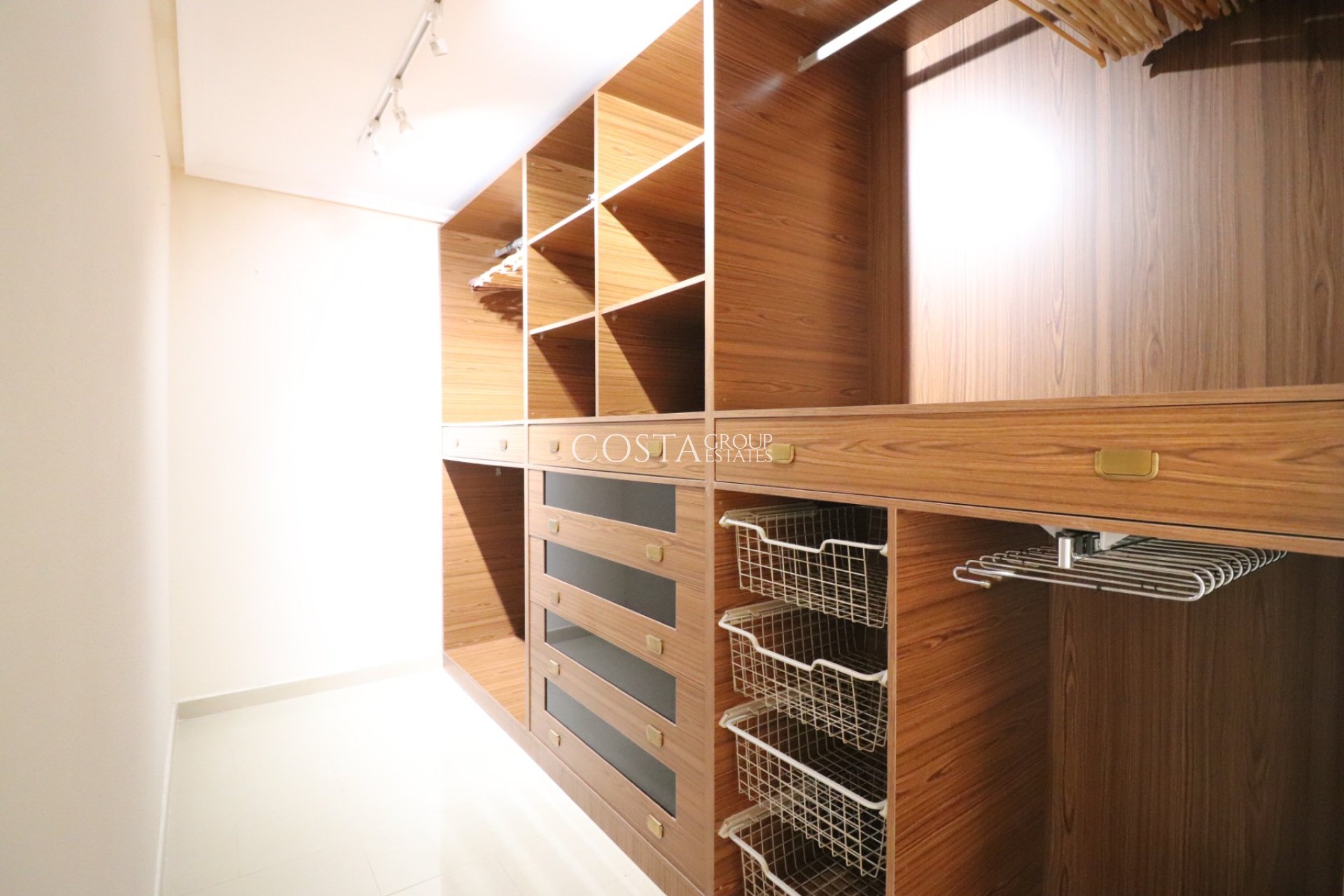 Resale - Villa -
La Marina - La Escuera