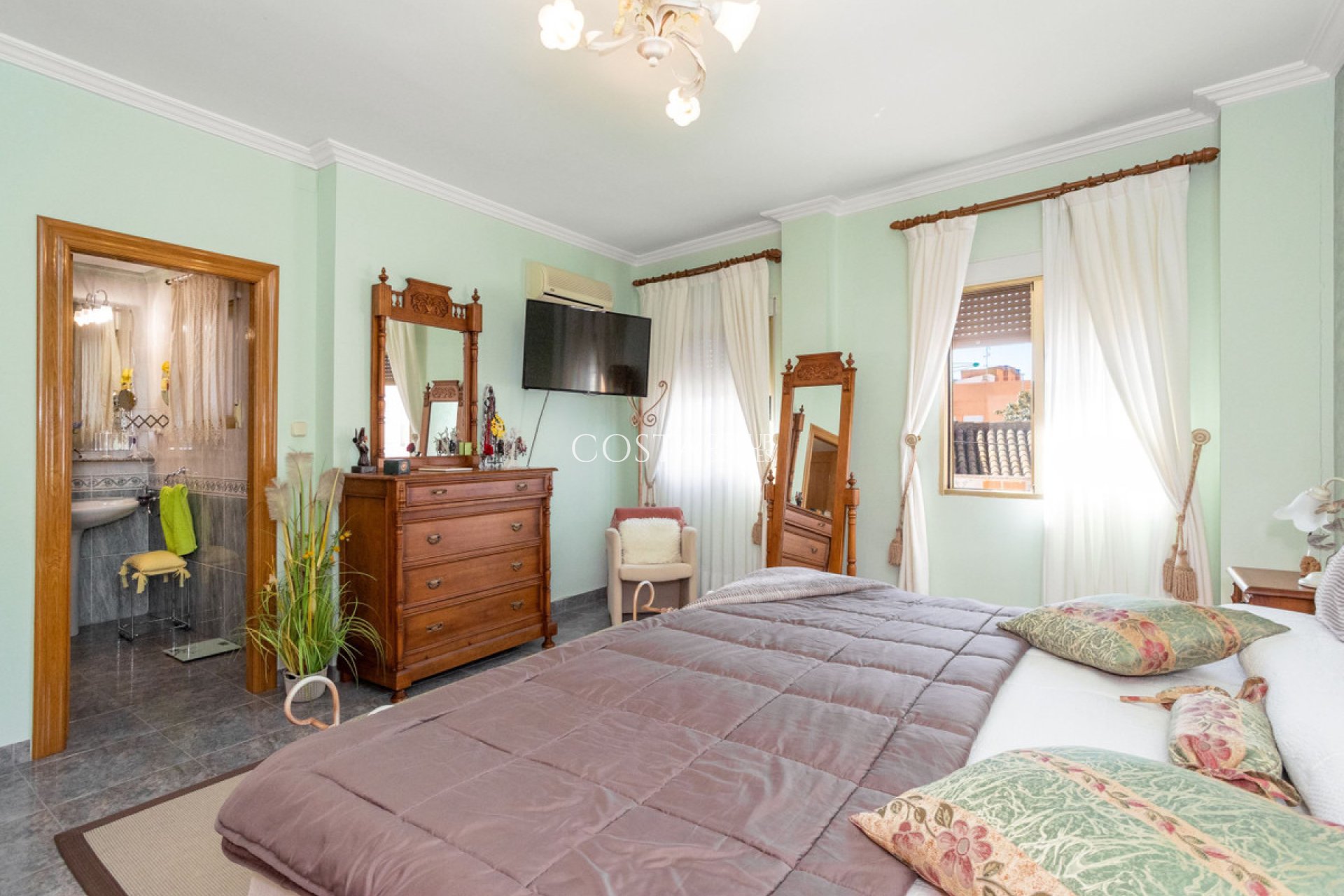 Resale - Villa -
La Union - La Union Centro