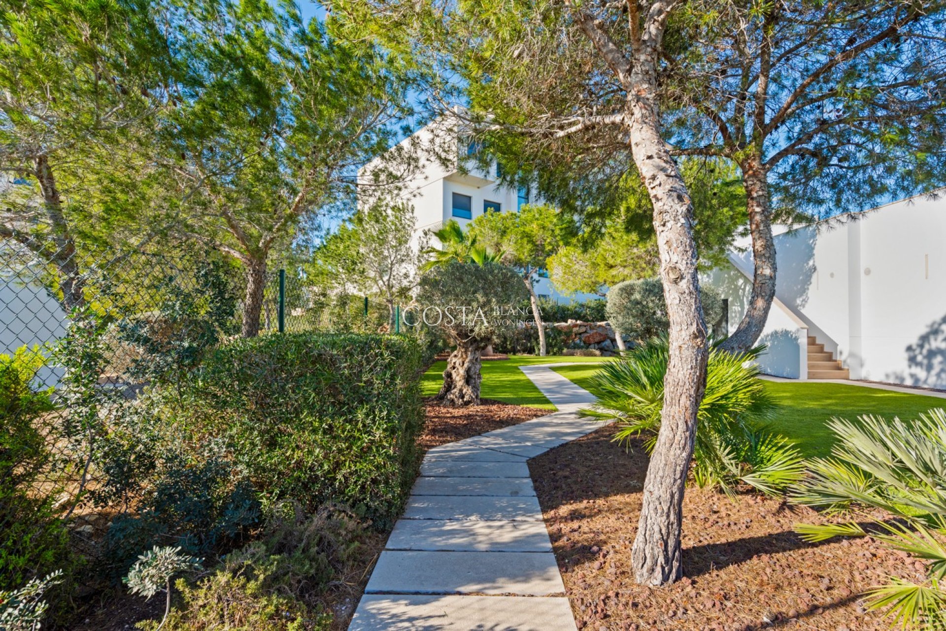 Resale - Villa -
Las Colinas Golf Resort - Las Colinas golf
