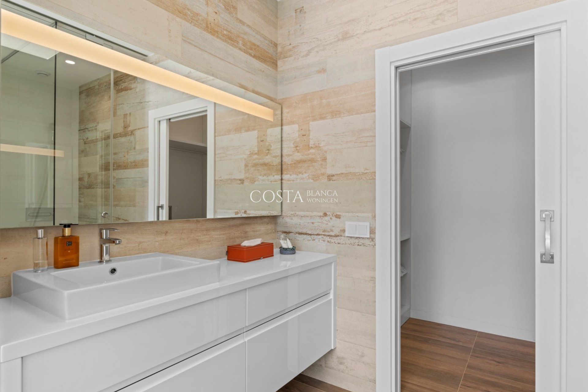 Resale - Villa -
Las Colinas Golf Resort - Las Colinas golf