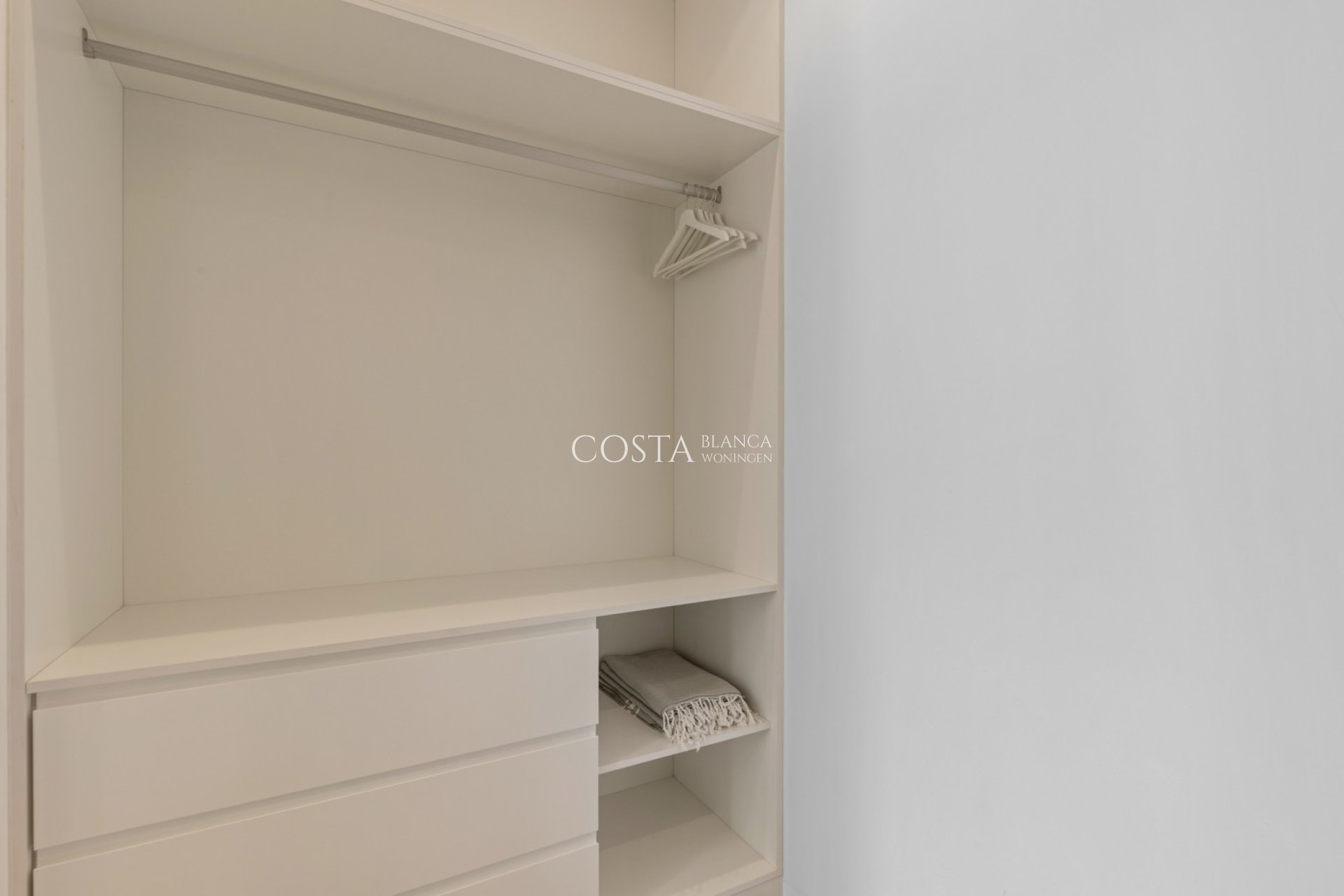 Resale - Villa -
Las Colinas Golf Resort - Las Colinas golf
