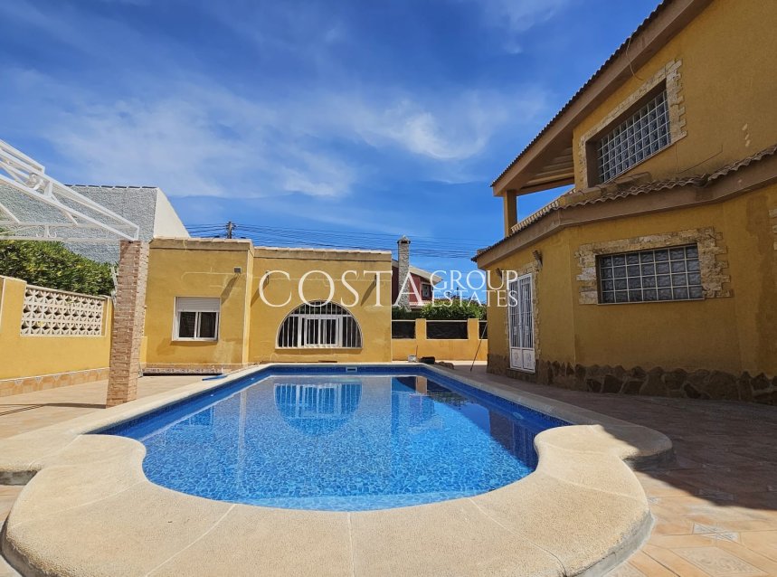 Resale - Villa -
Los Alcazares