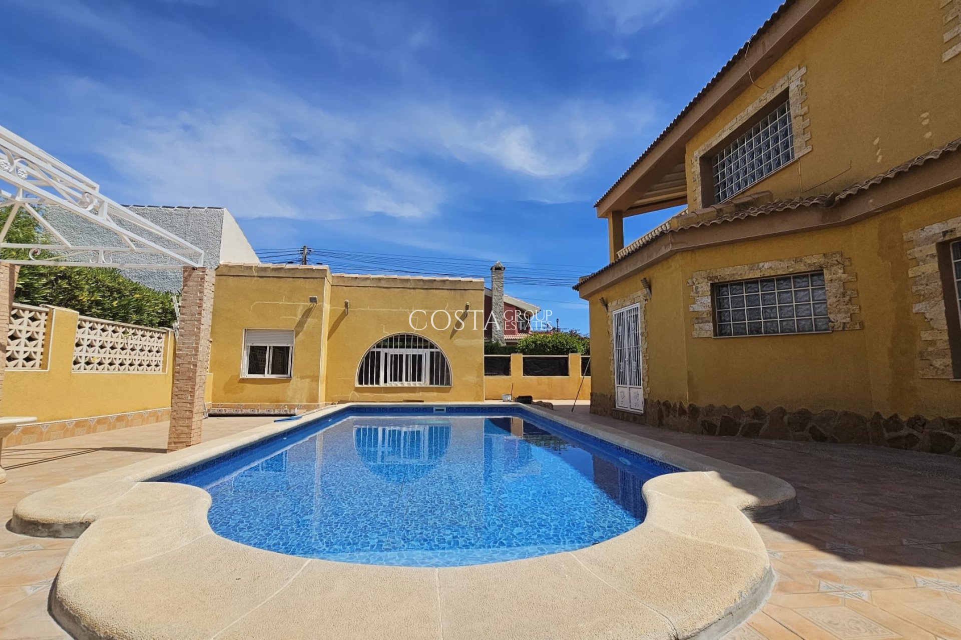 Resale - Villa -
Los Alcazares