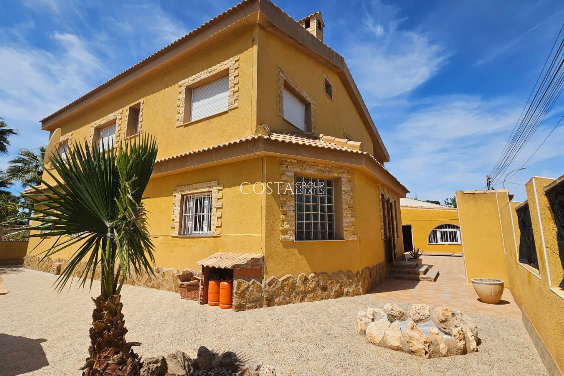 Resale - Villa -
Los Alcazares