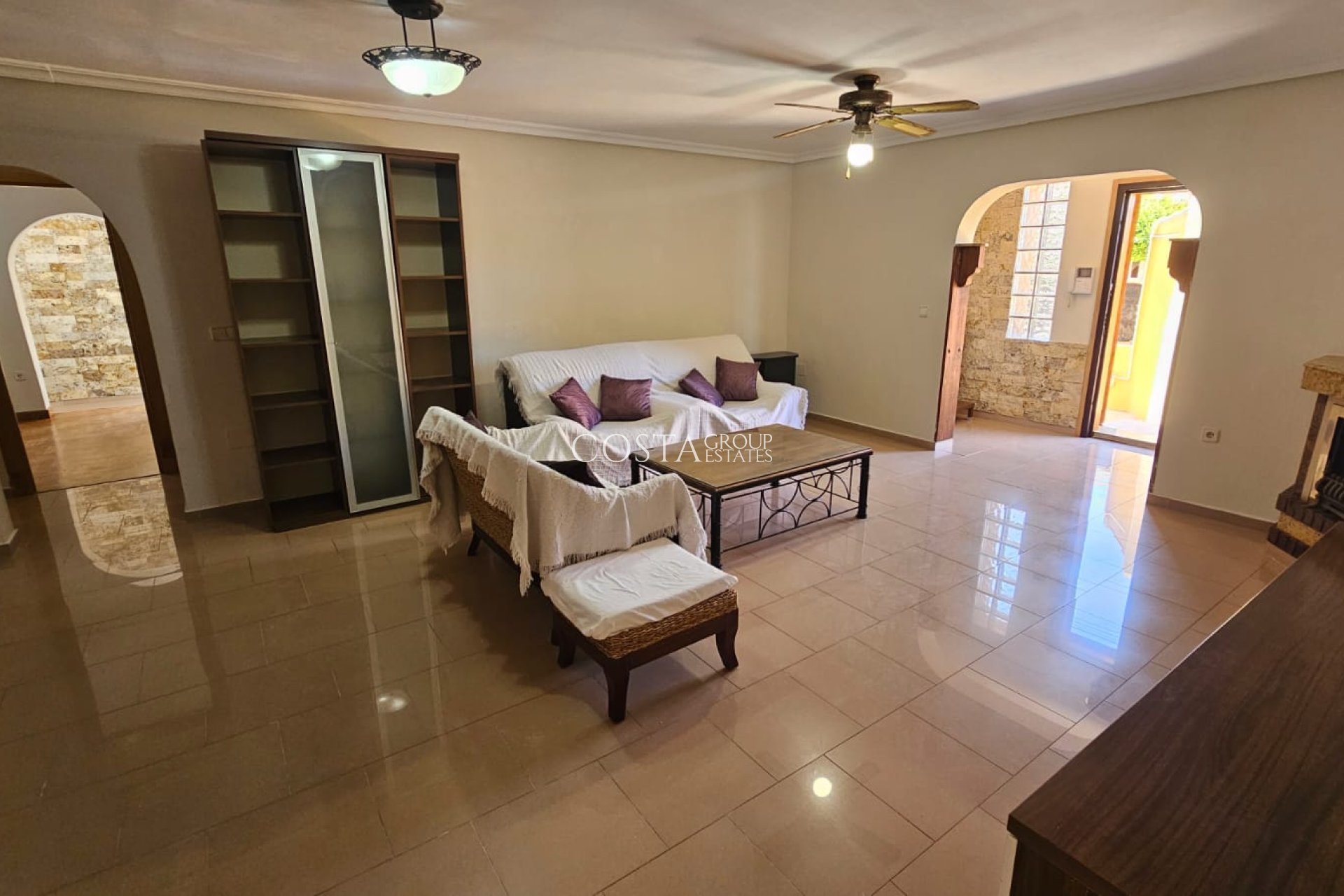 Resale - Villa -
Los Alcazares