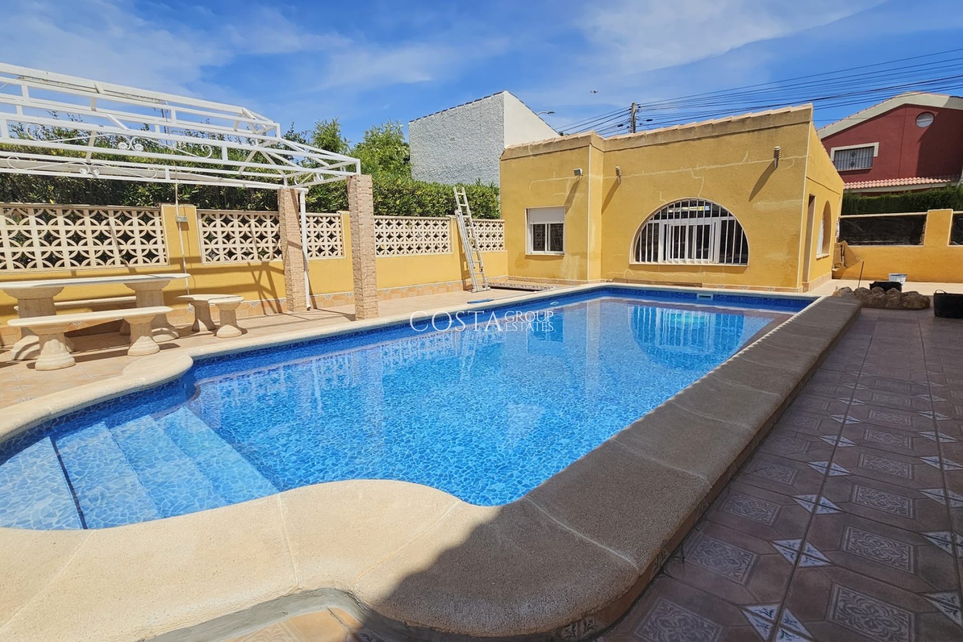 Resale - Villa -
Los Alcazares