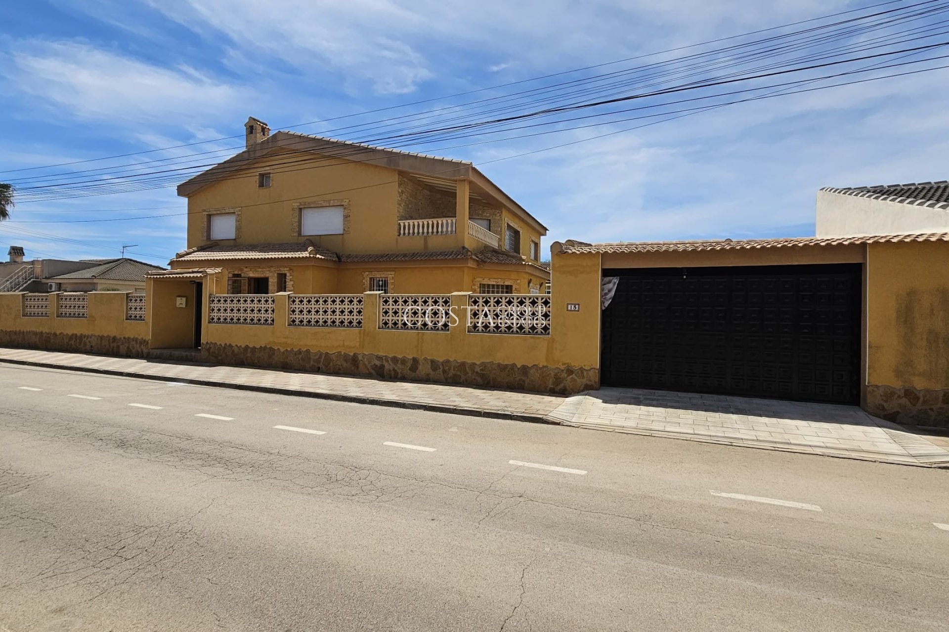 Resale - Villa -
Los Alcazares