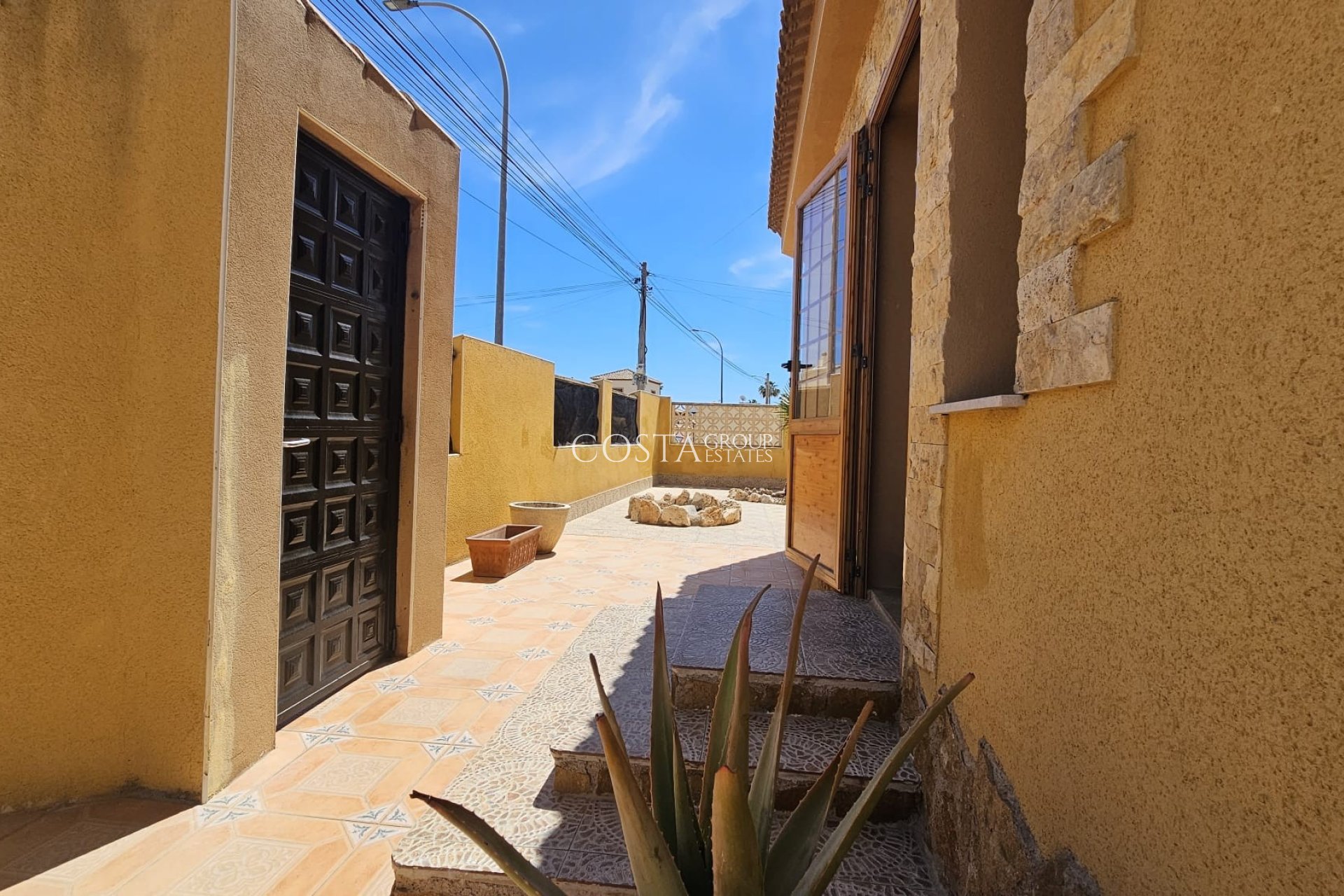 Resale - Villa -
Los Alcazares