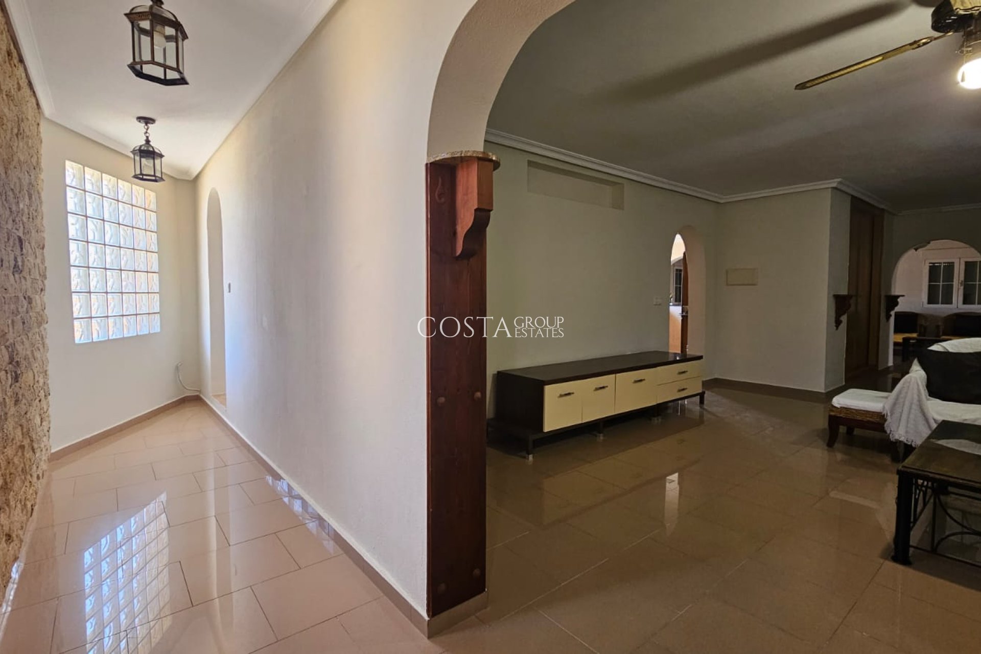 Resale - Villa -
Los Alcazares