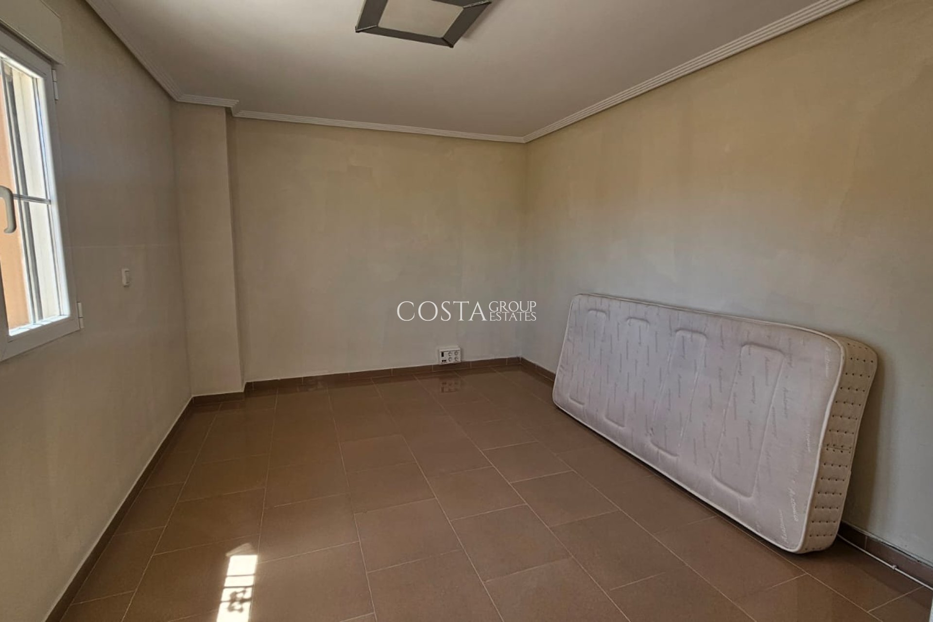 Resale - Villa -
Los Alcazares