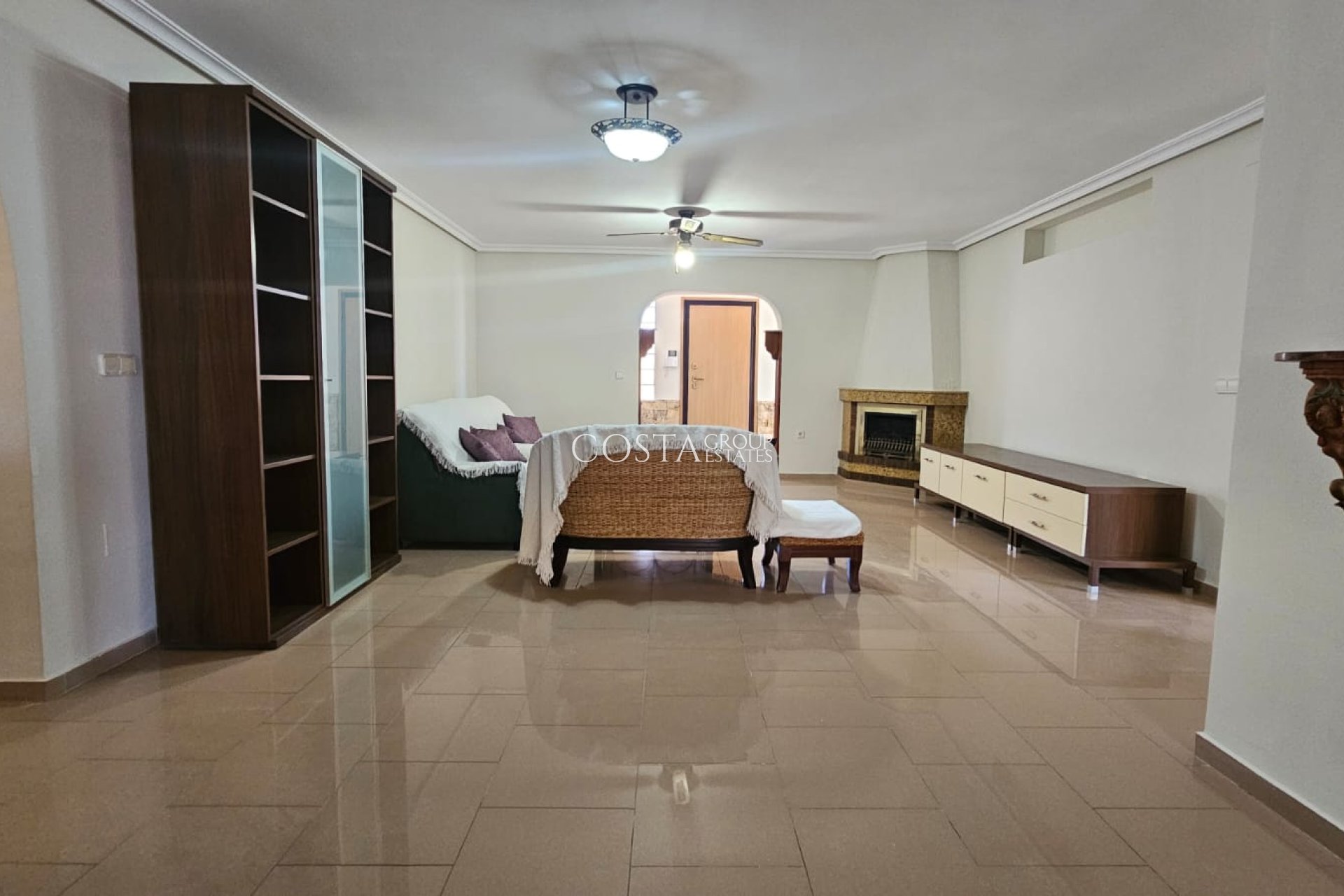 Resale - Villa -
Los Alcazares