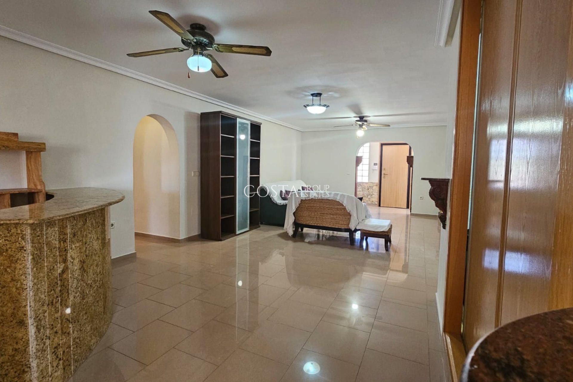 Resale - Villa -
Los Alcazares