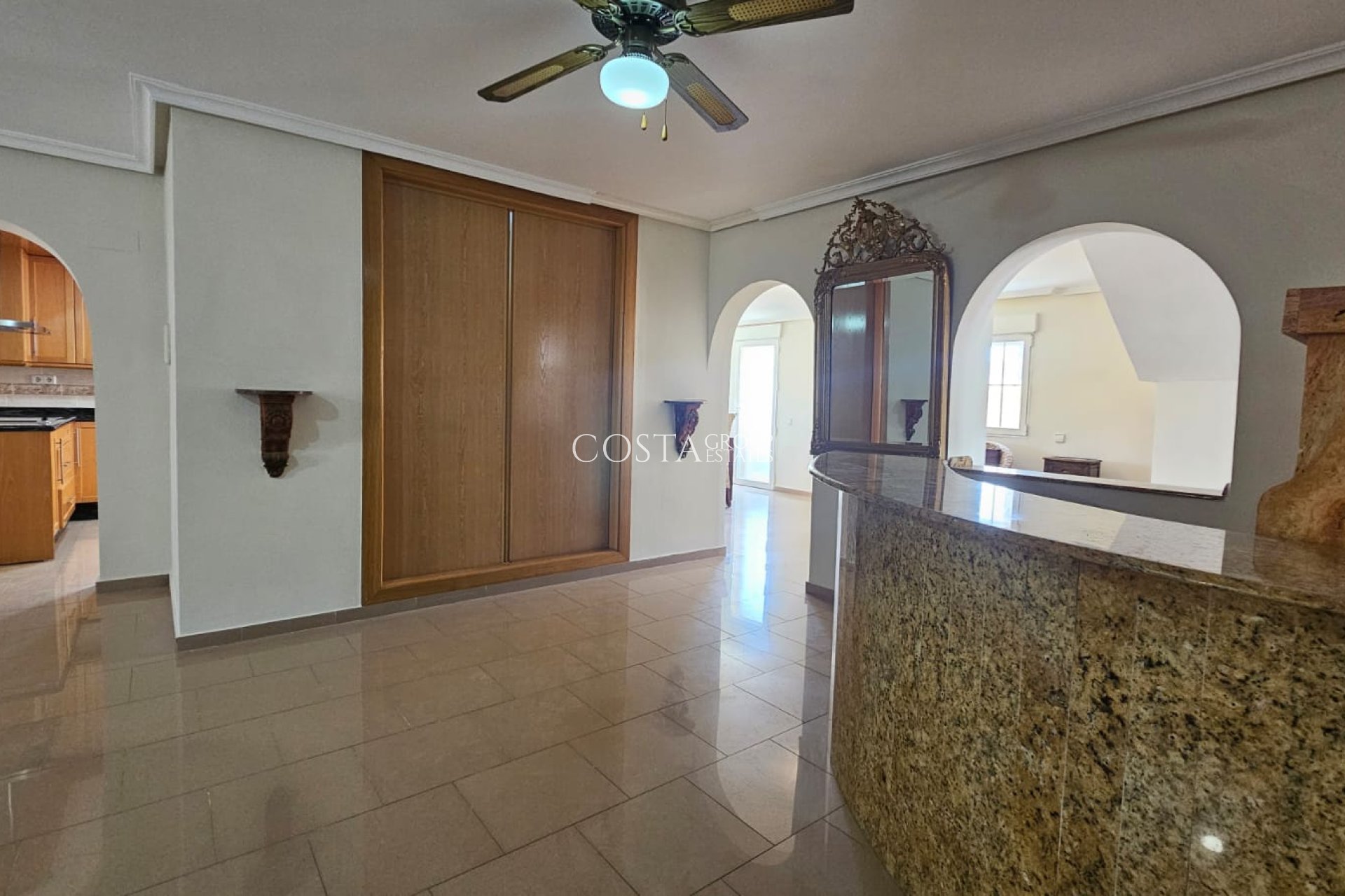 Resale - Villa -
Los Alcazares