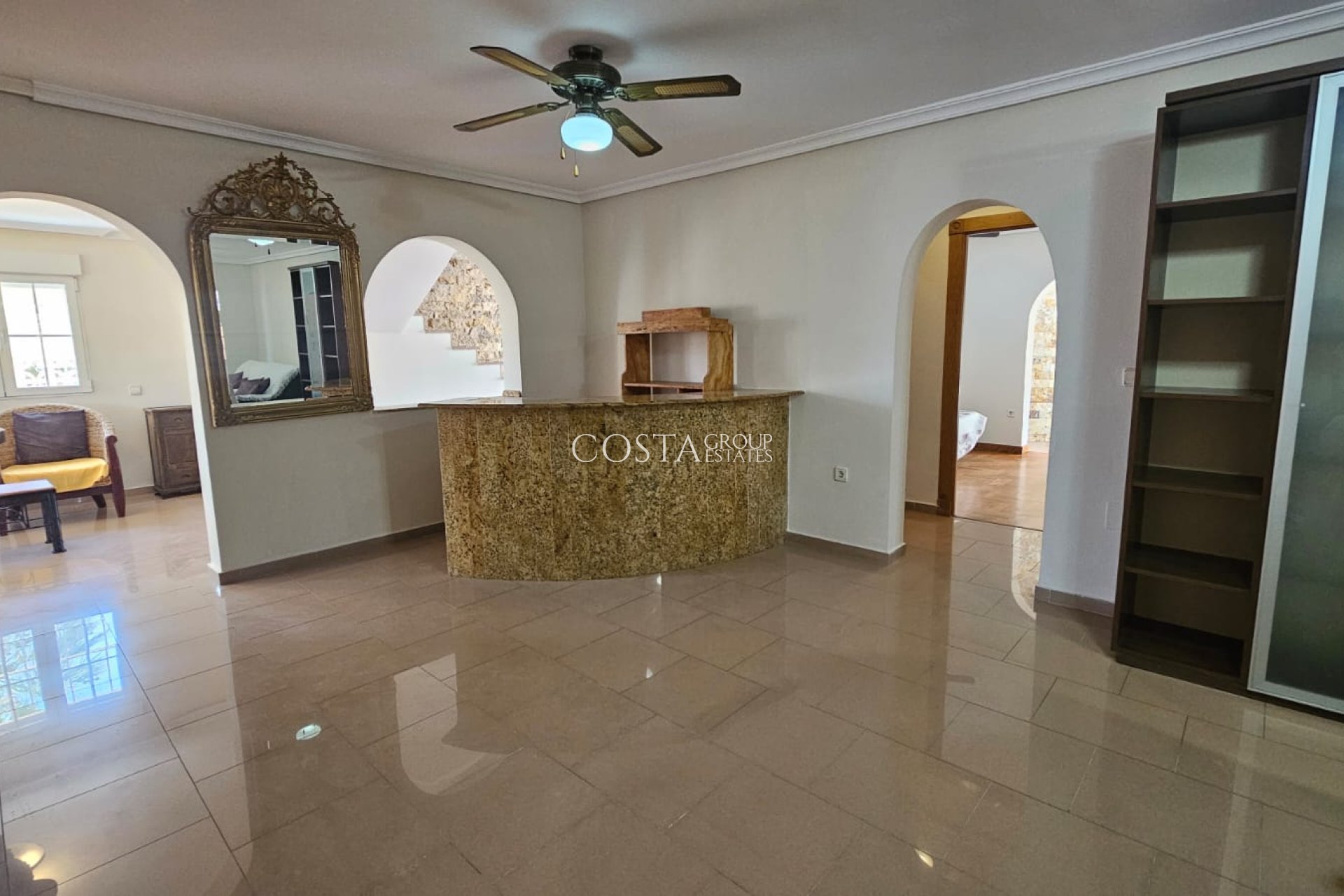 Resale - Villa -
Los Alcazares