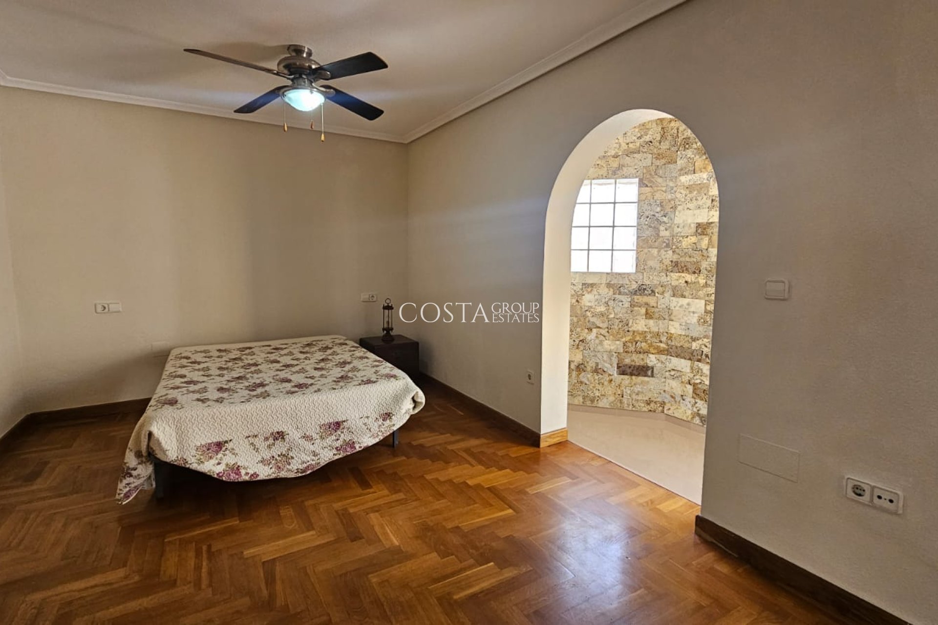 Resale - Villa -
Los Alcazares