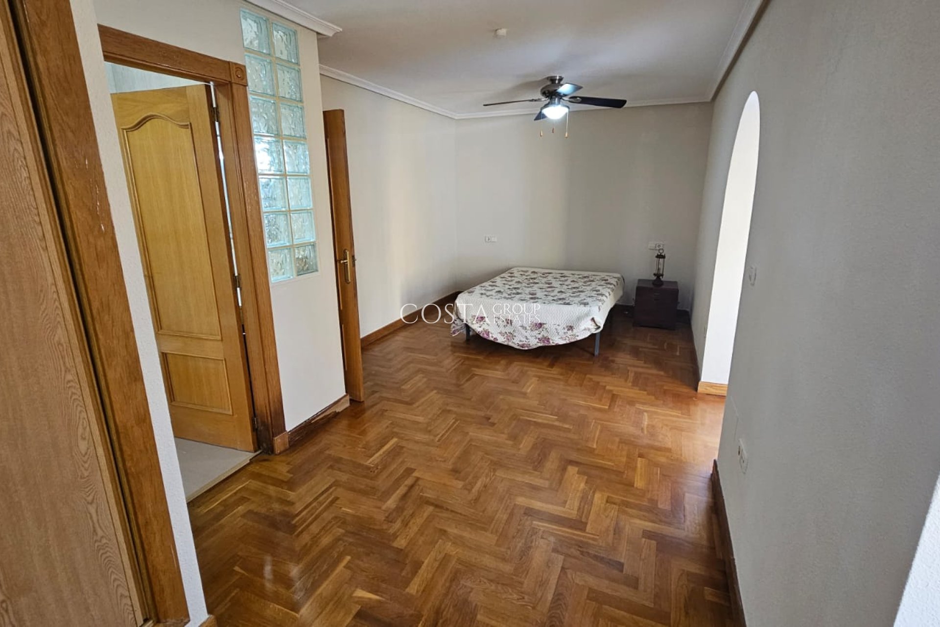 Resale - Villa -
Los Alcazares