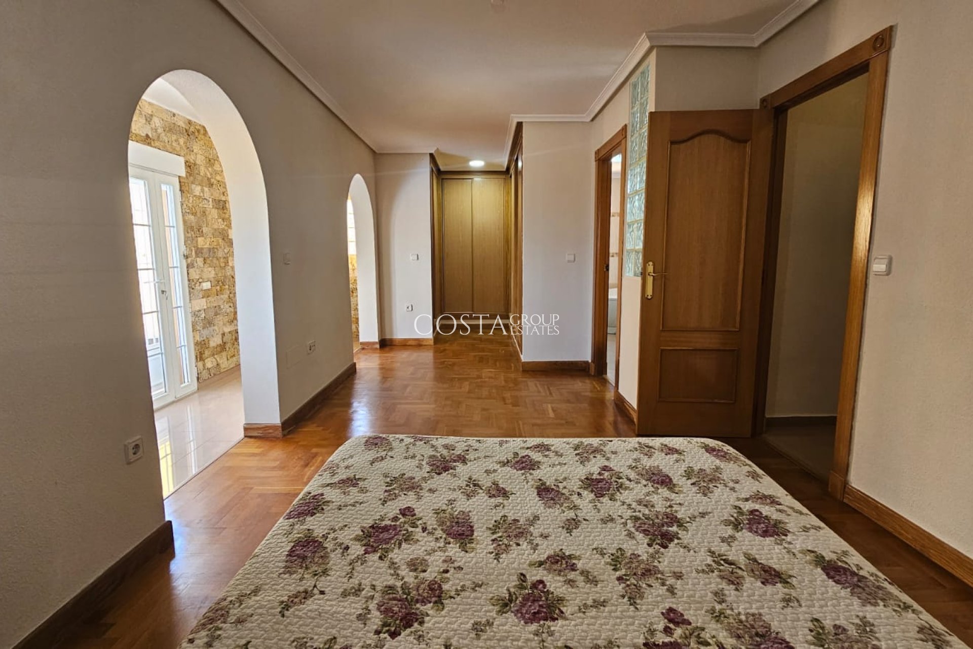 Resale - Villa -
Los Alcazares