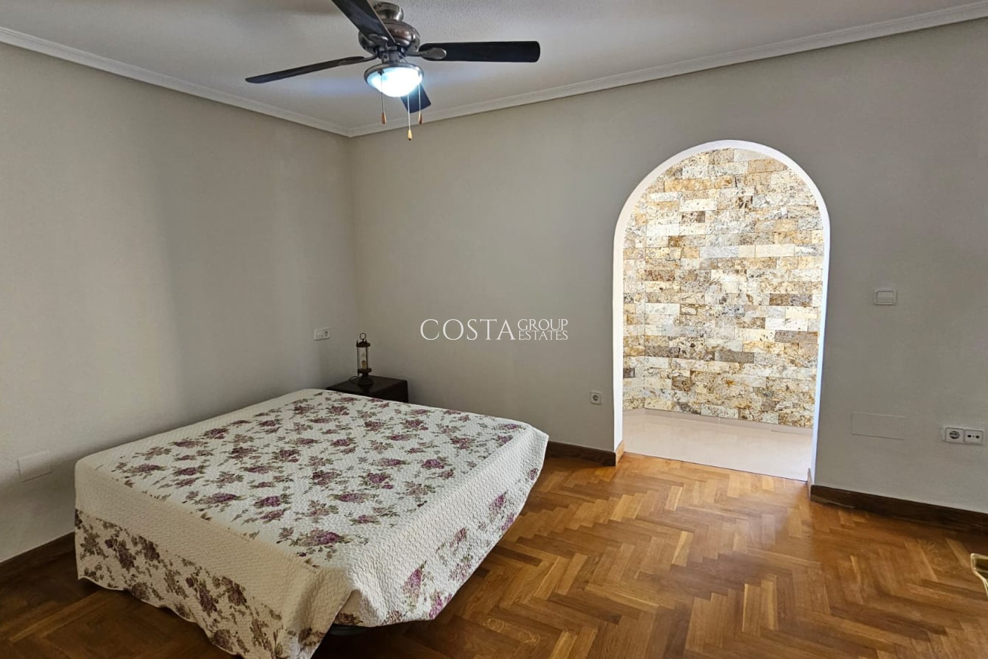 Resale - Villa -
Los Alcazares