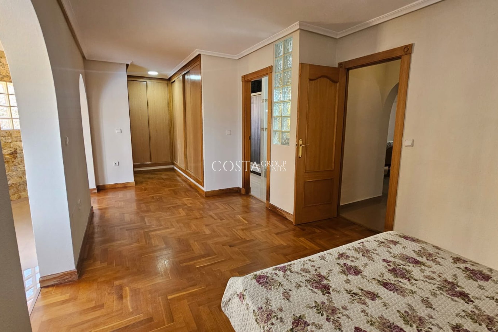 Resale - Villa -
Los Alcazares